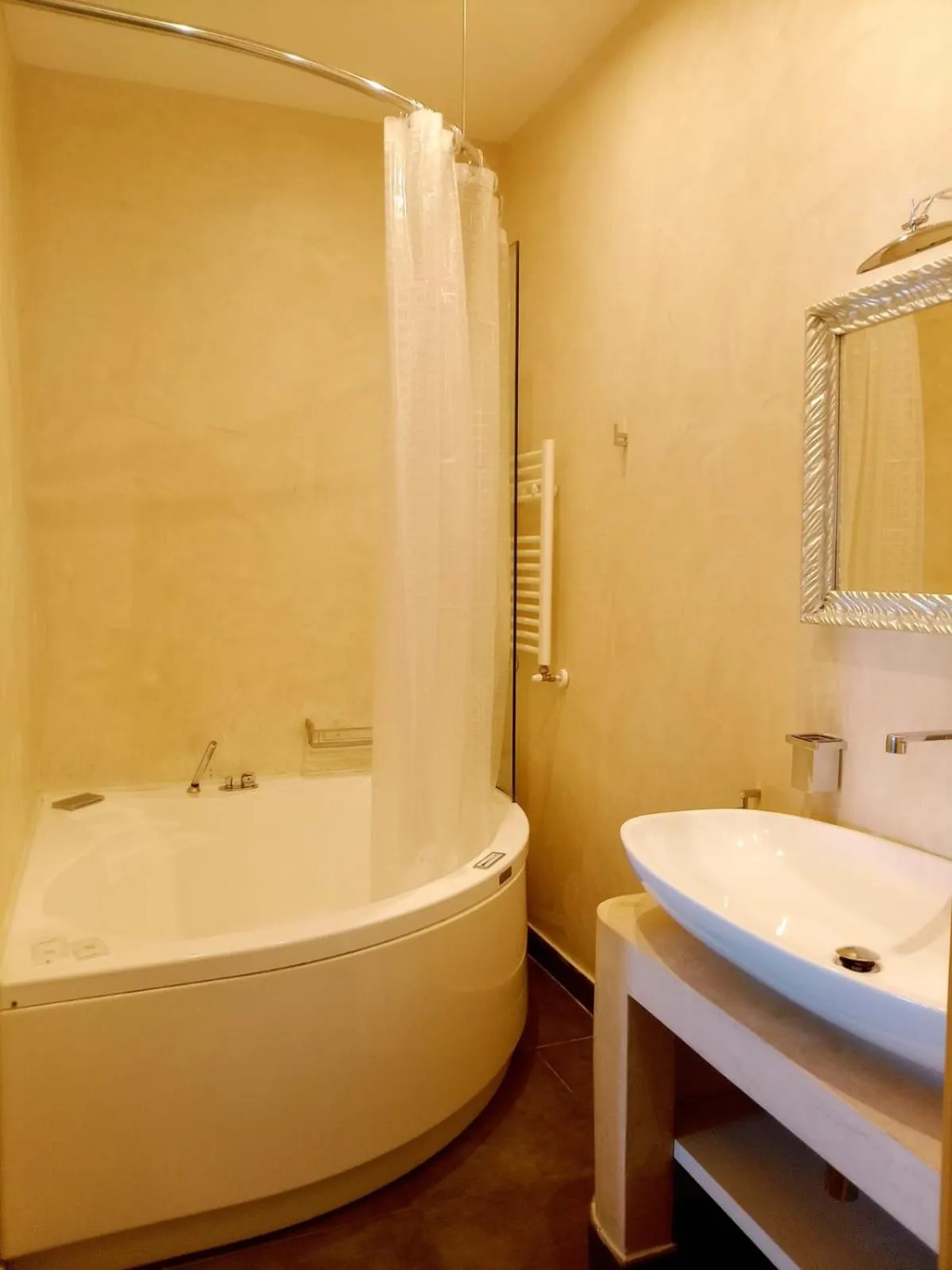 Hot Tub in Al Mirador Resort