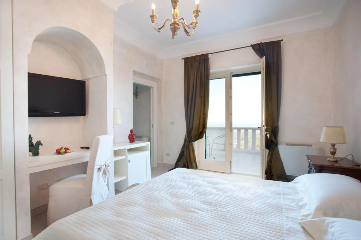 Bed in Al Mirador Resort