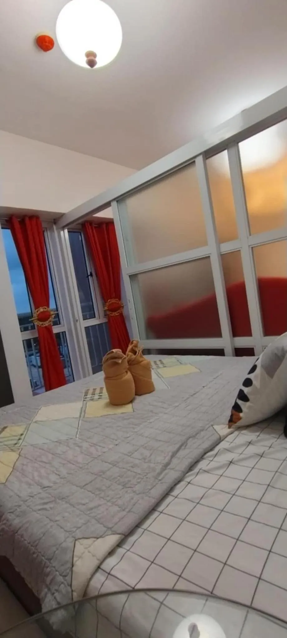 Bed in Tagaytay Staycation Prime Residences Cityland by Shee