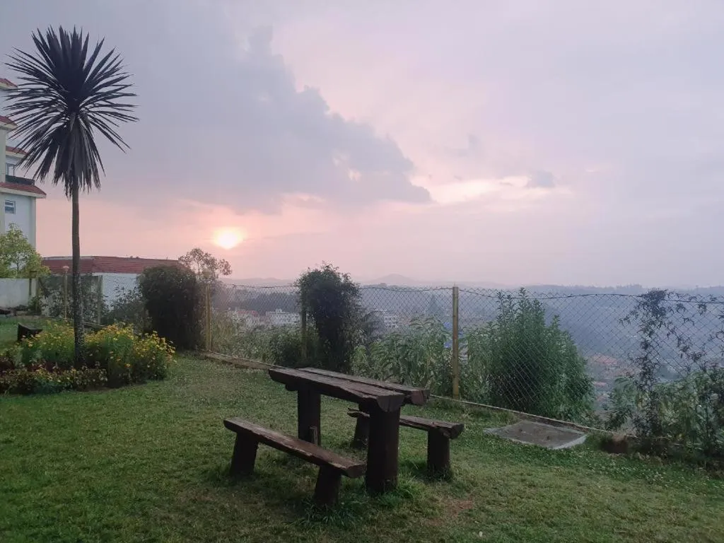 Garden in Tulips Resorts - Elkhill