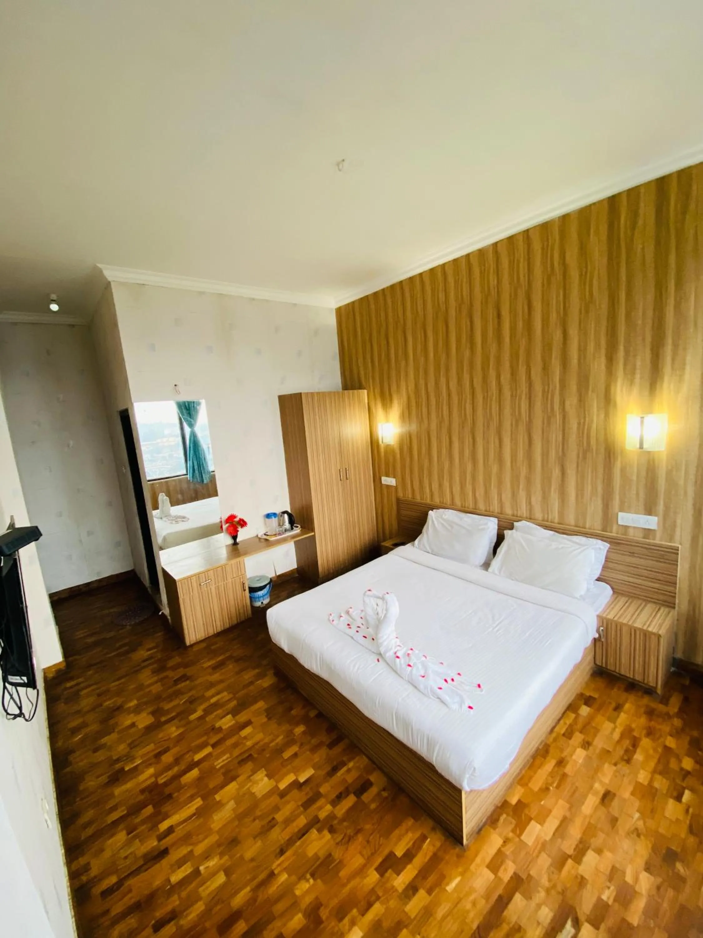 Bedroom, Bed in Tulips Resorts - Elkhill