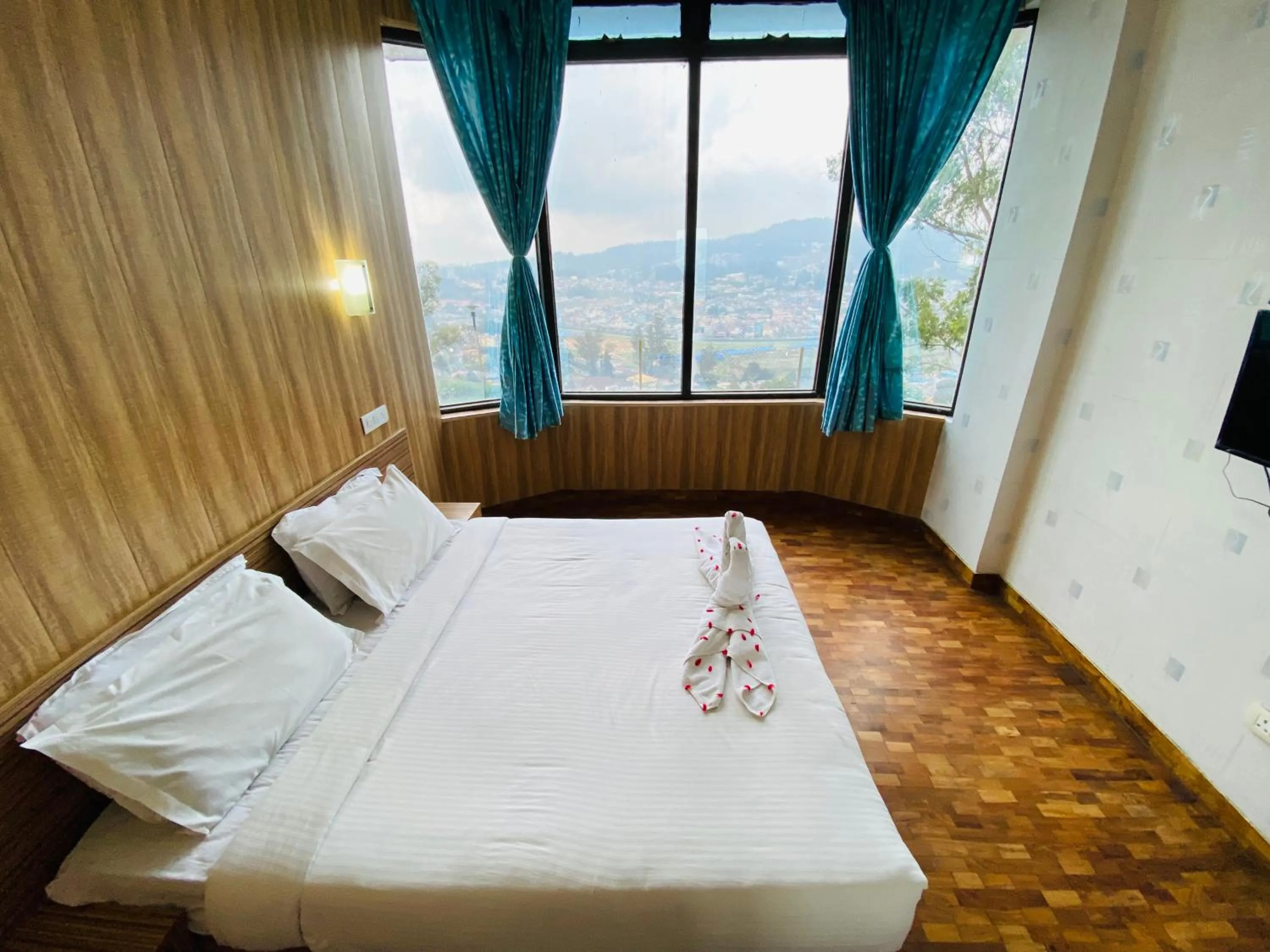 Garden view, Bed in Tulips Resorts - Elkhill