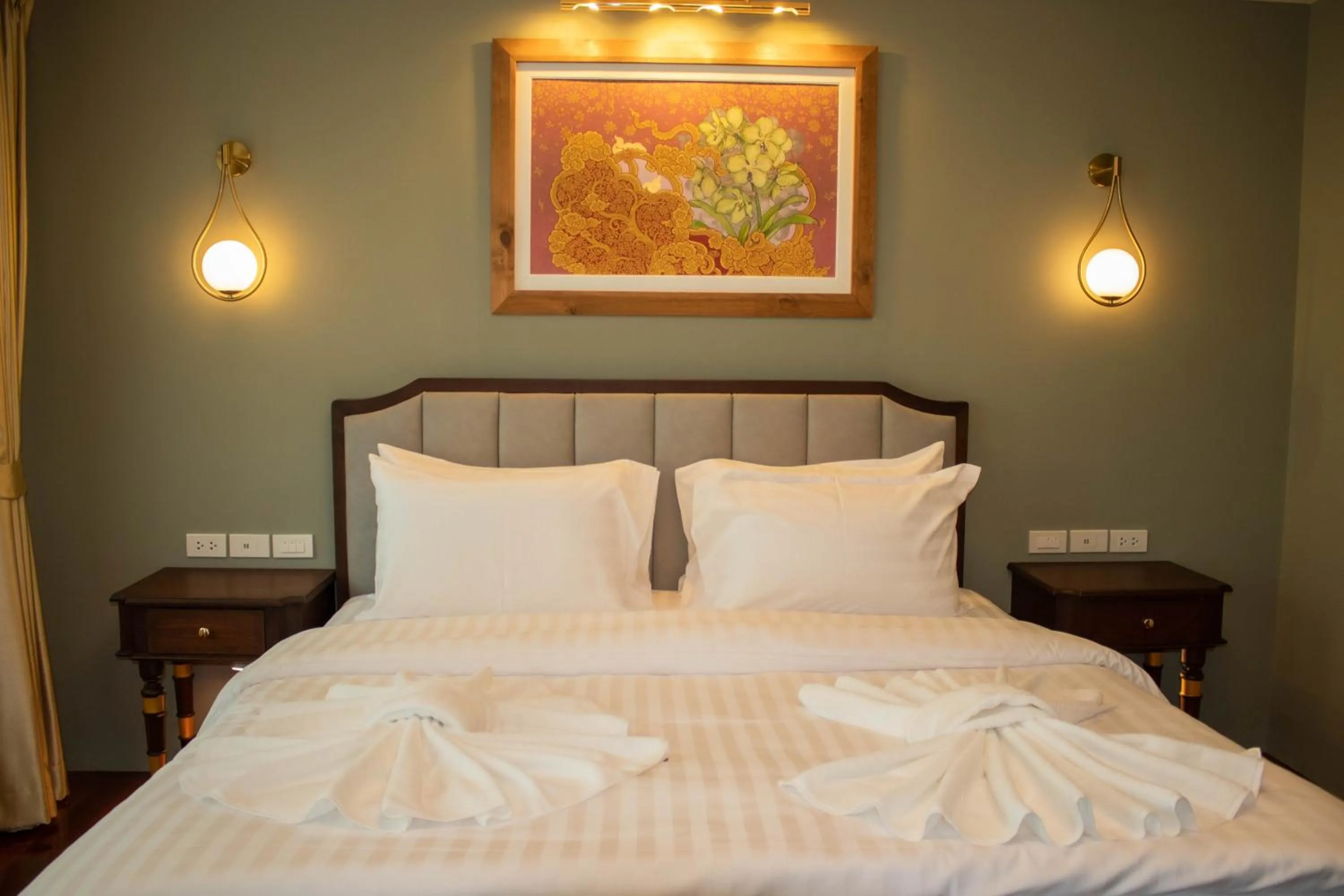 Bedroom, Bed in Siri Grand Bangkok Hotel