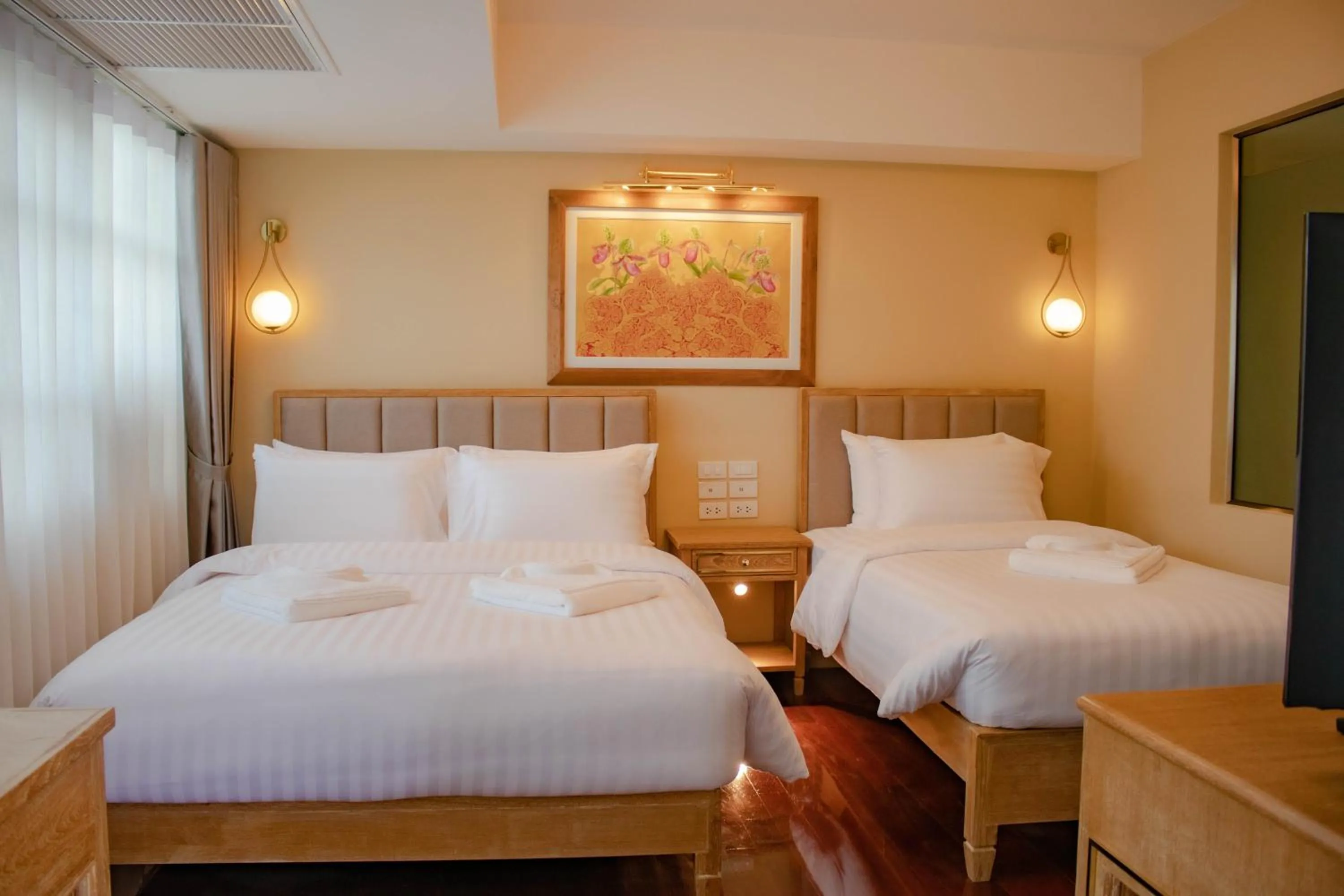 Bed in Siri Grand Bangkok Hotel