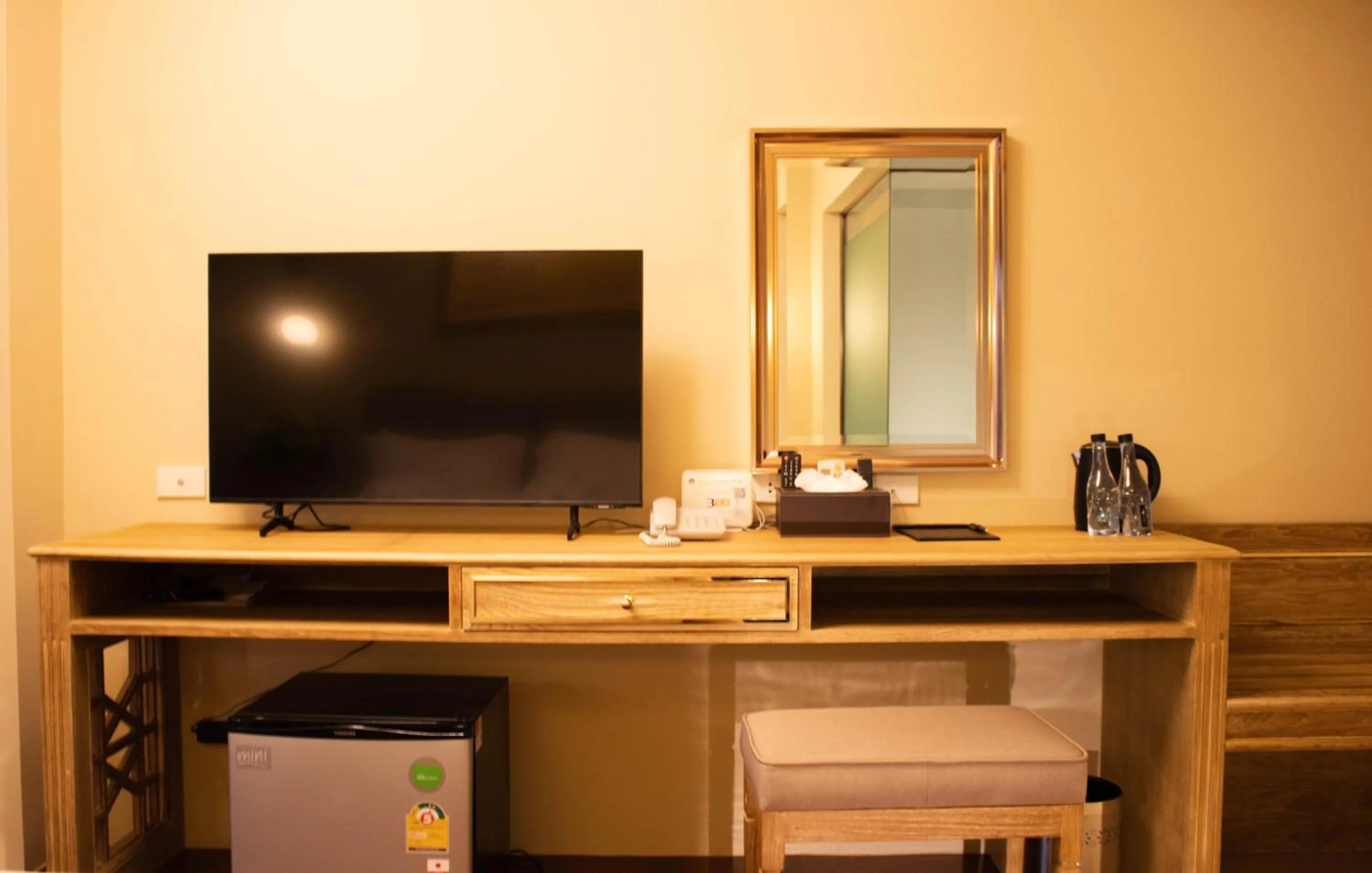 TV and multimedia in Siri Grand Bangkok Hotel