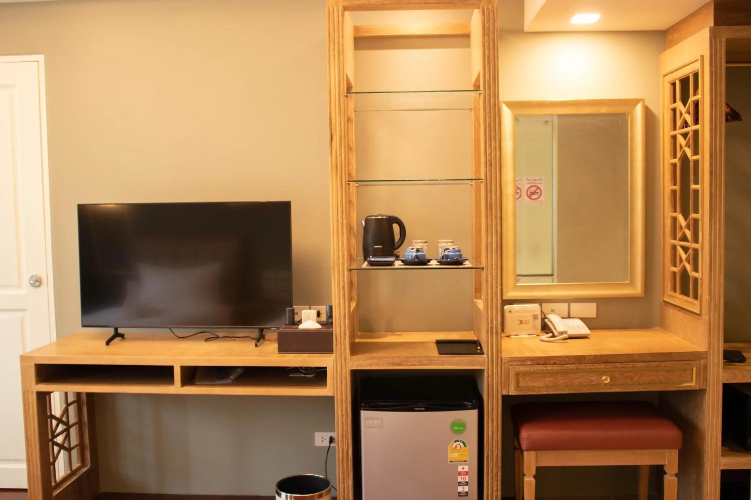 TV and multimedia in Siri Grand Bangkok Hotel