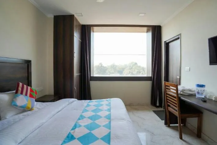 Communal lounge/ TV room in Hotel Midtown