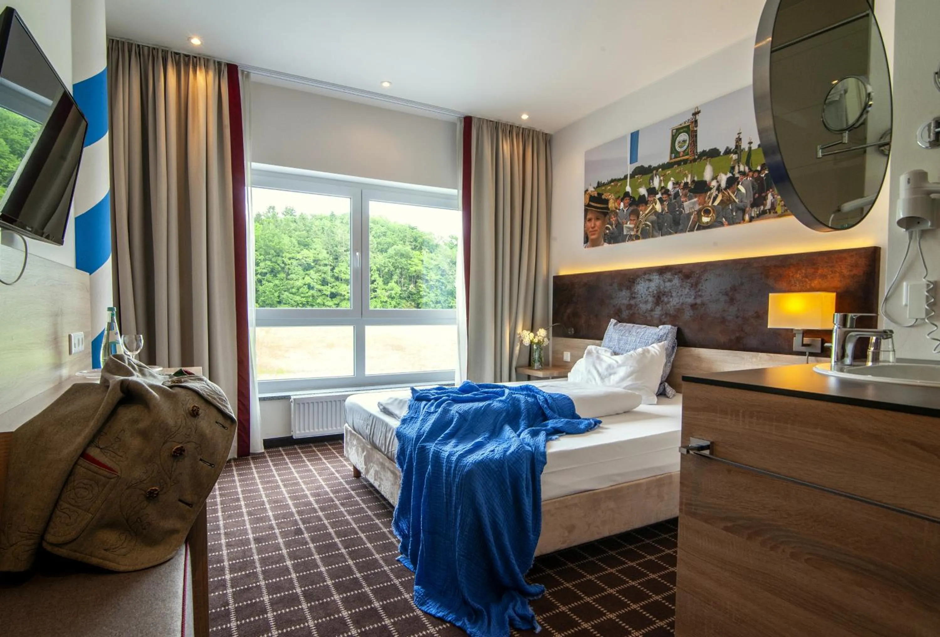 Photo of the whole room, Bed in Business Class Hotel Ebersberg