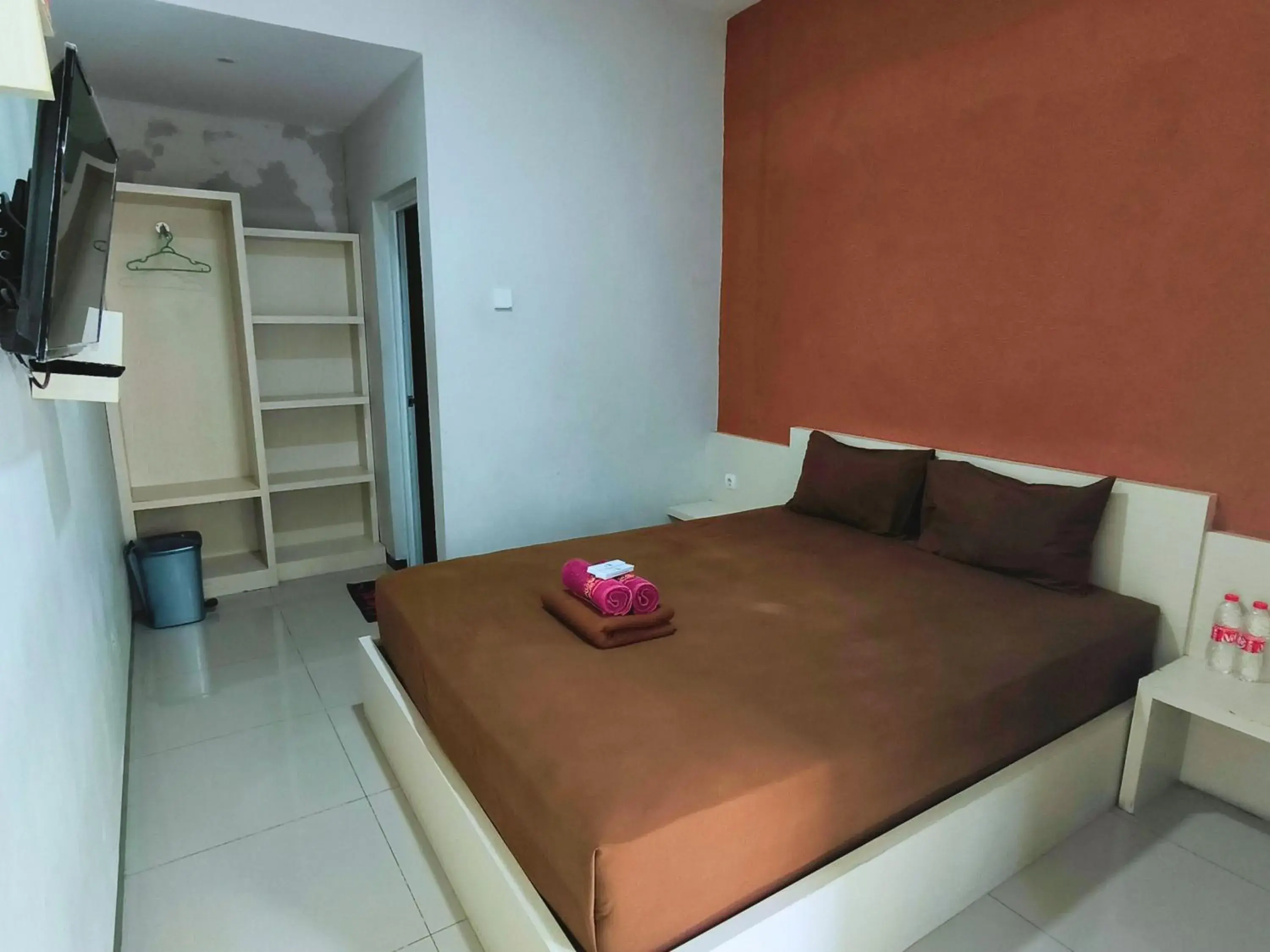 Superior Double Room in Karunia Hotel Superior Double Room in Karunia Hotel