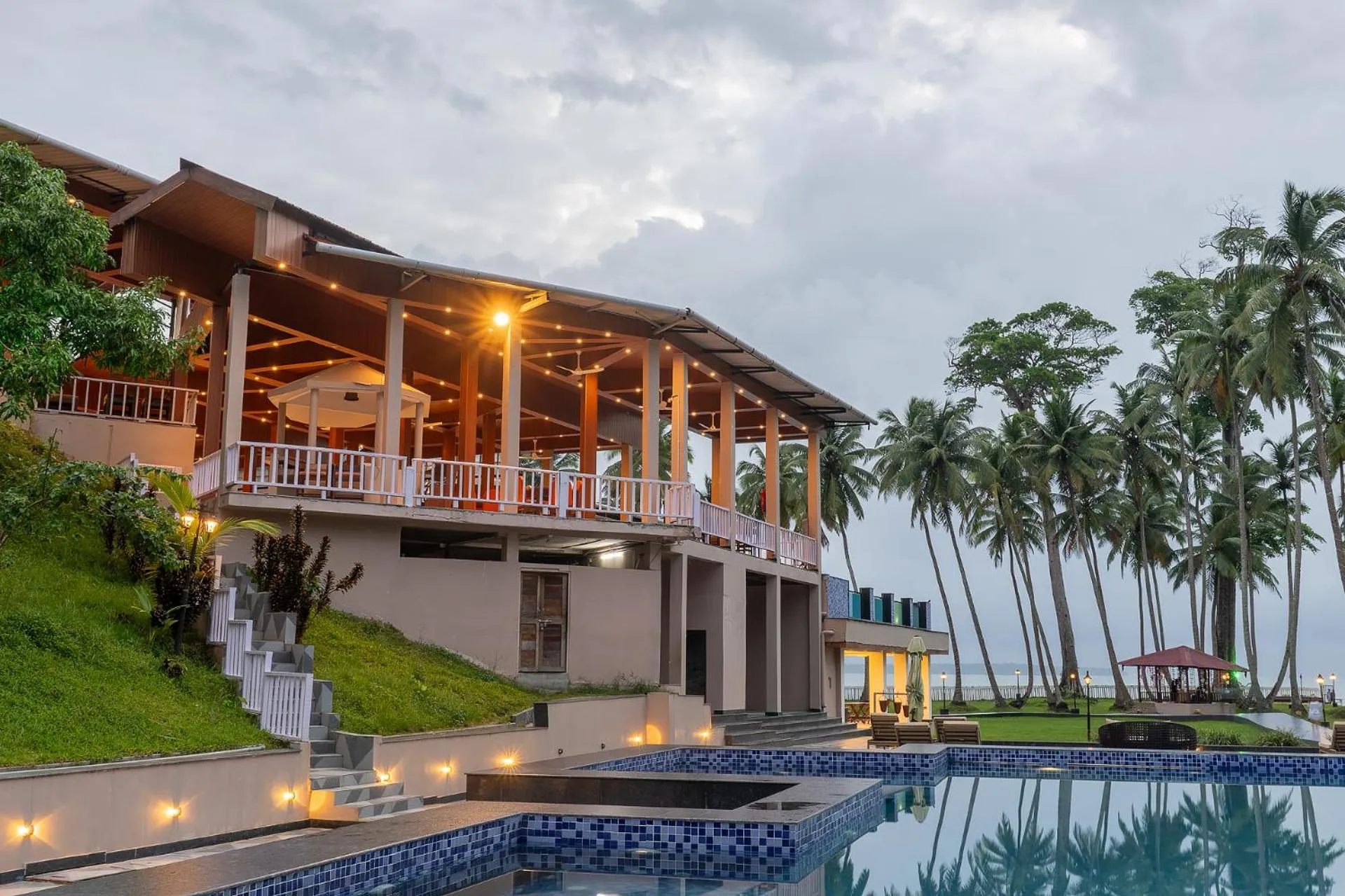 Swimming pool in Silver Sand Sea Princess Beach Resort