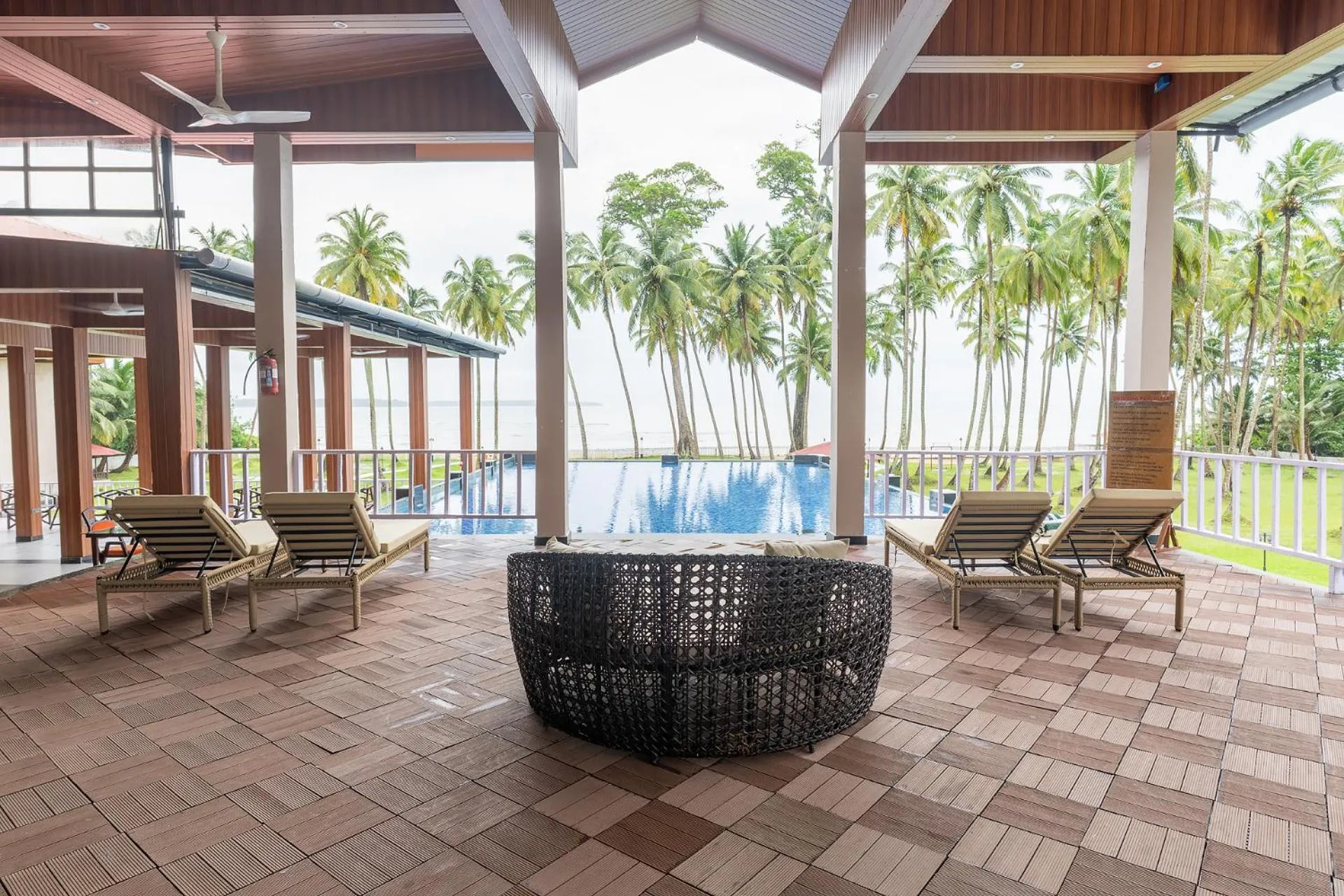 Swimming pool in Silver Sand Sea Princess Beach Resort