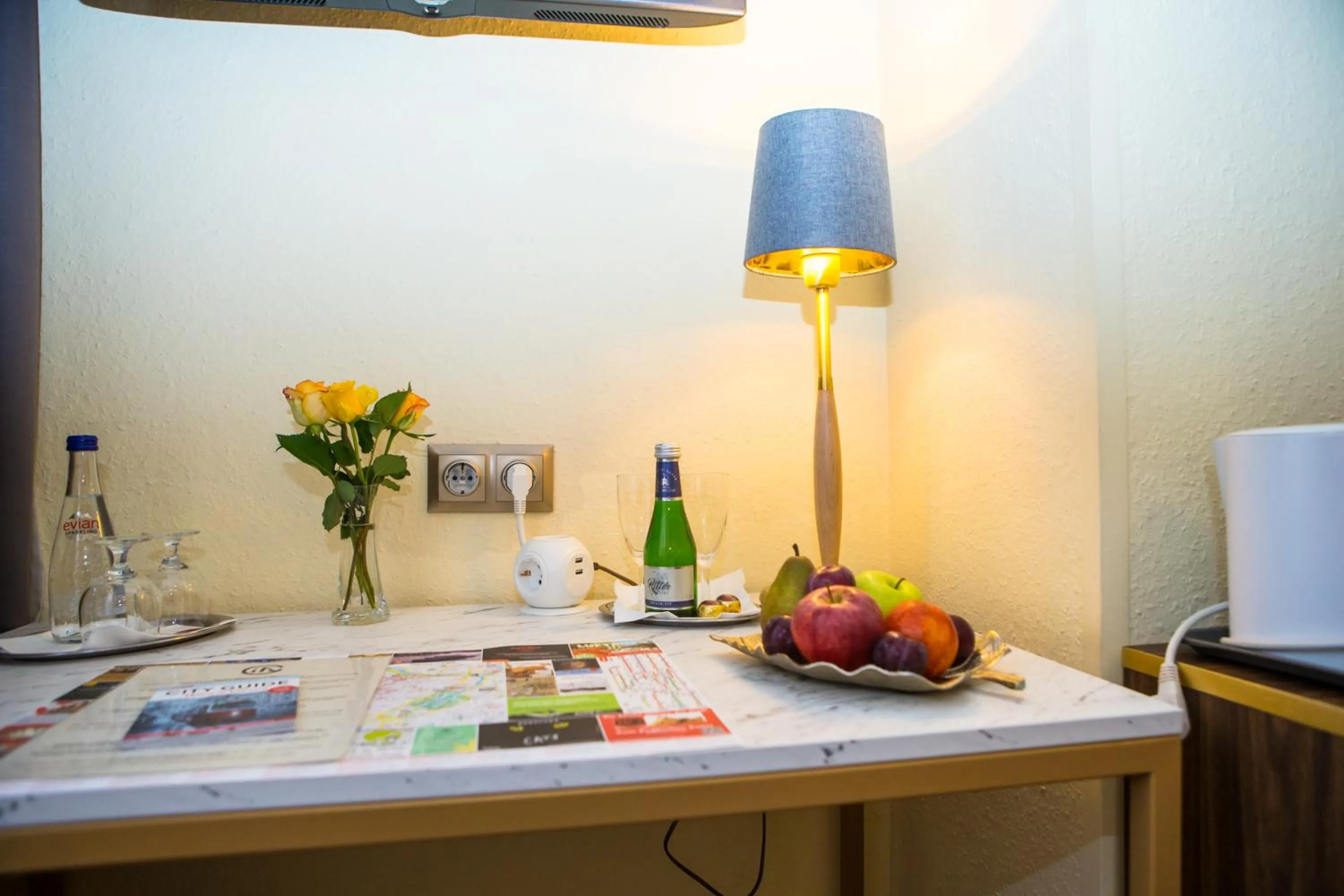 Photo of the whole room in City Pension Stephansplatz I Self Check In