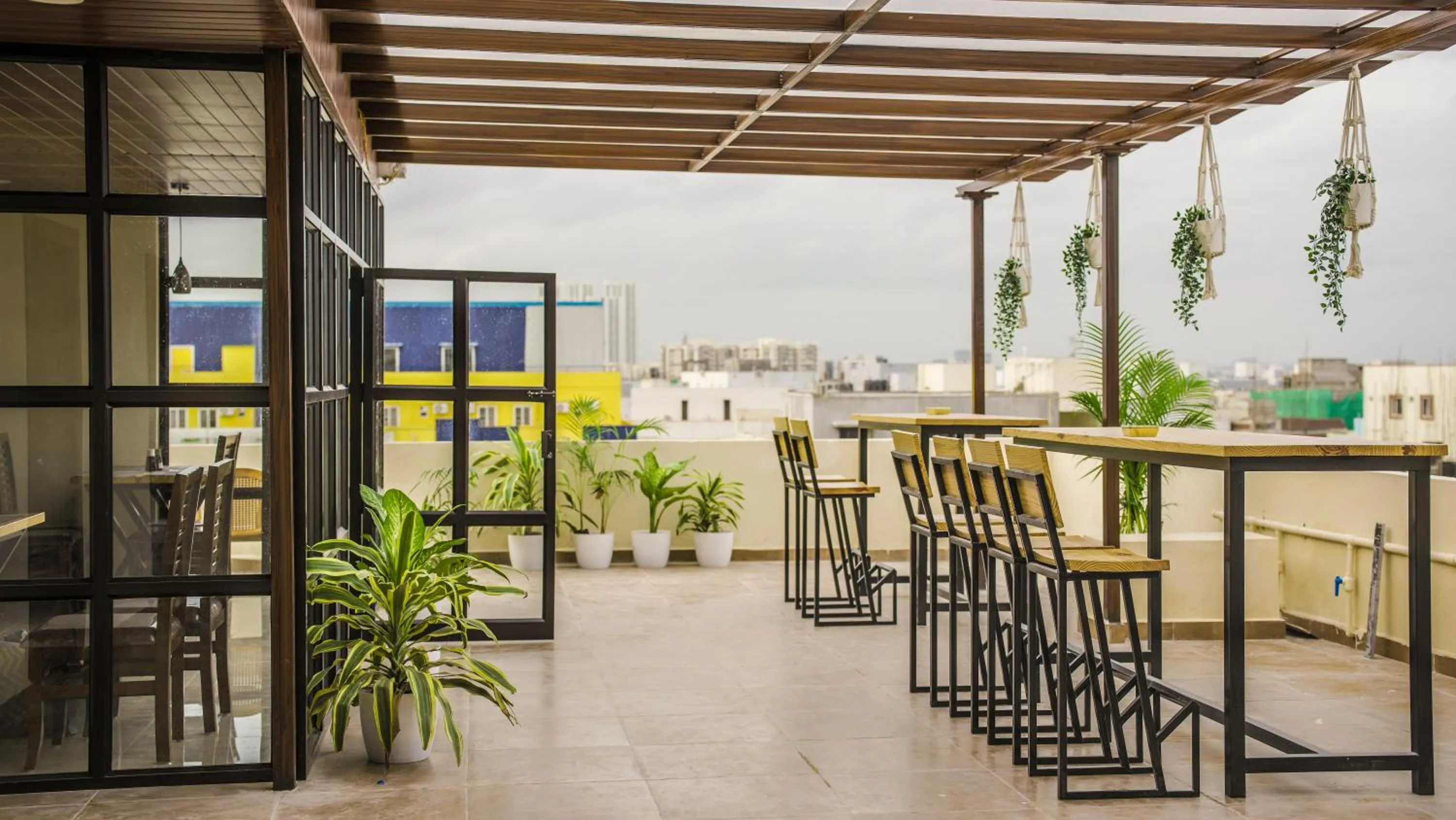 Restaurant/places to eat in Radhe Suites