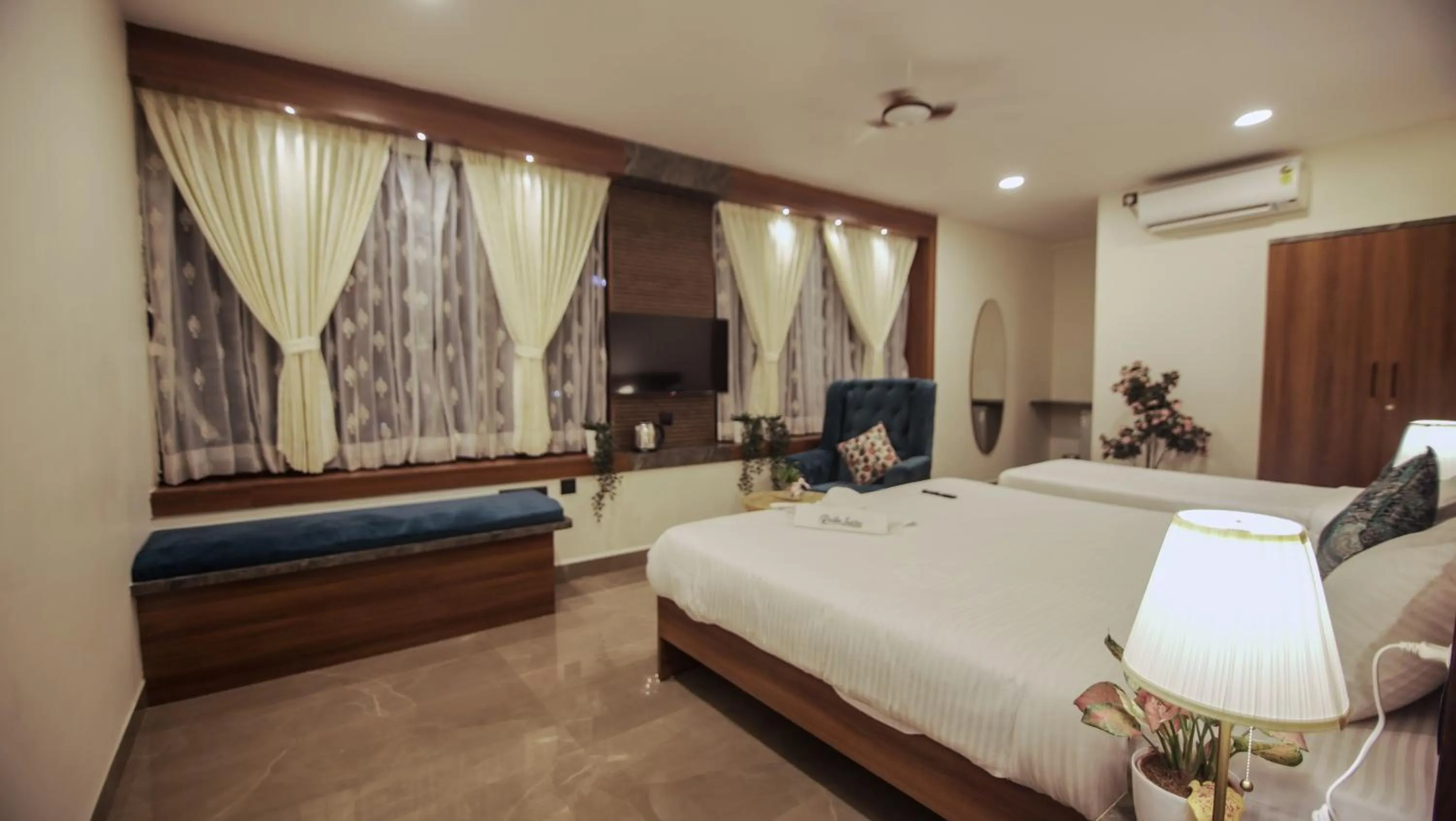 TV and multimedia, Bed in Radhe Suites