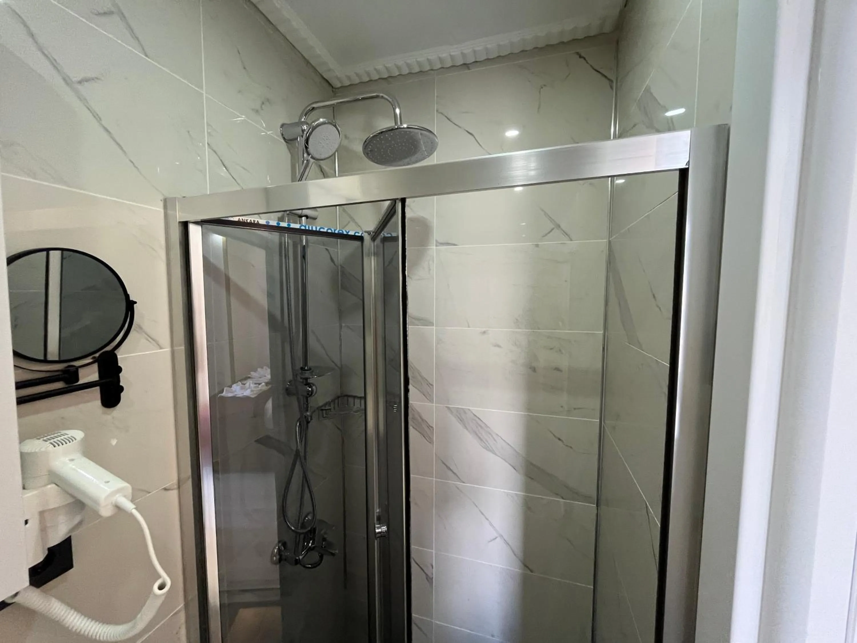 Shower in Lale Sultan Hotel