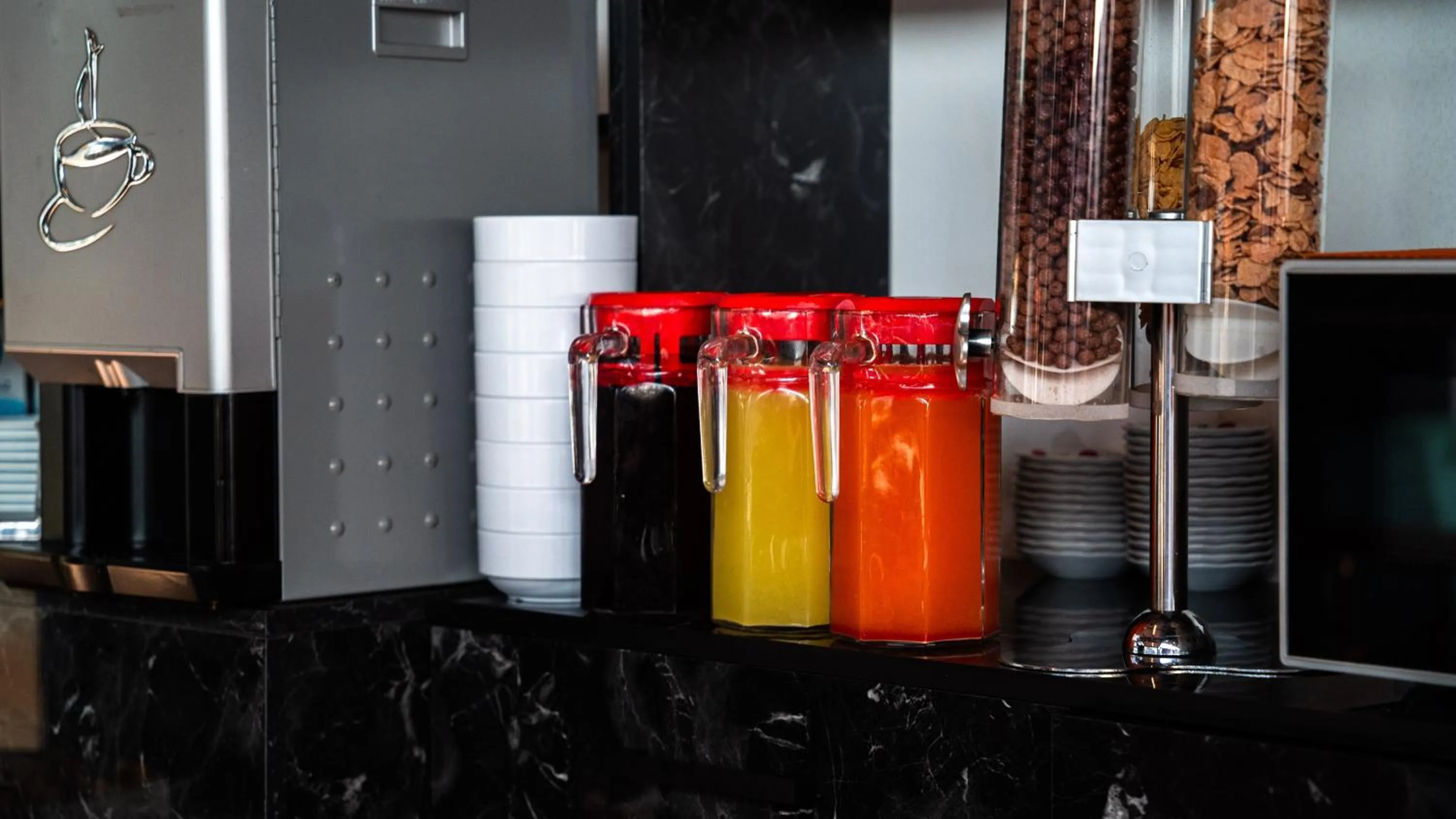 Coffee/tea facilities in Lale Sultan Hotel