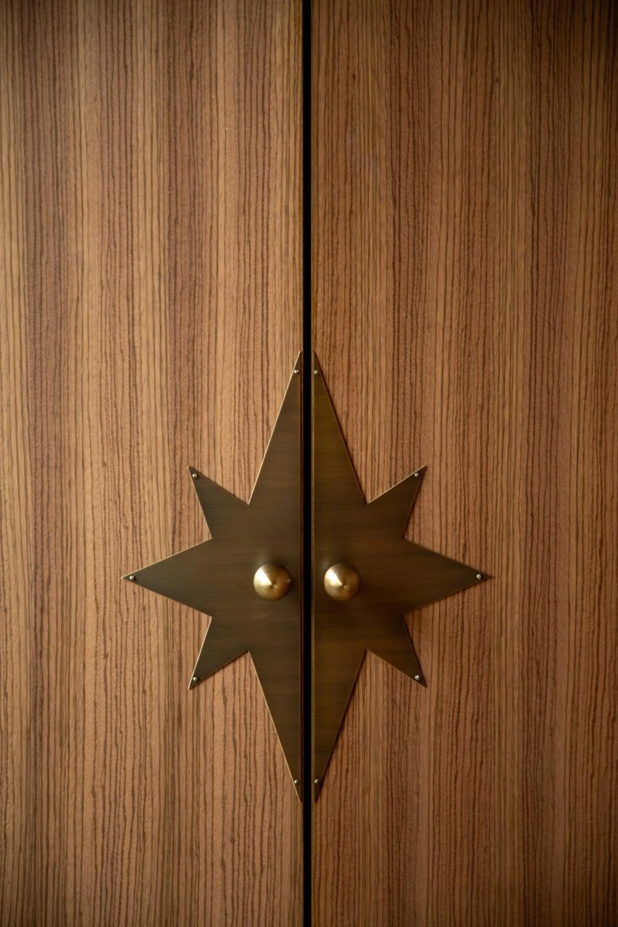 wardrobe in Yndo Hôtel