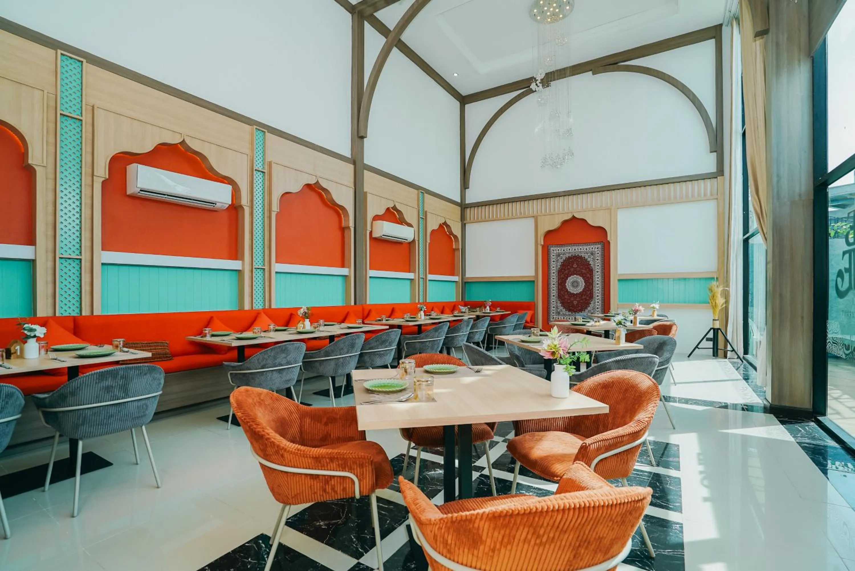 Restaurant/places to eat in Rawayana Central Park Villas