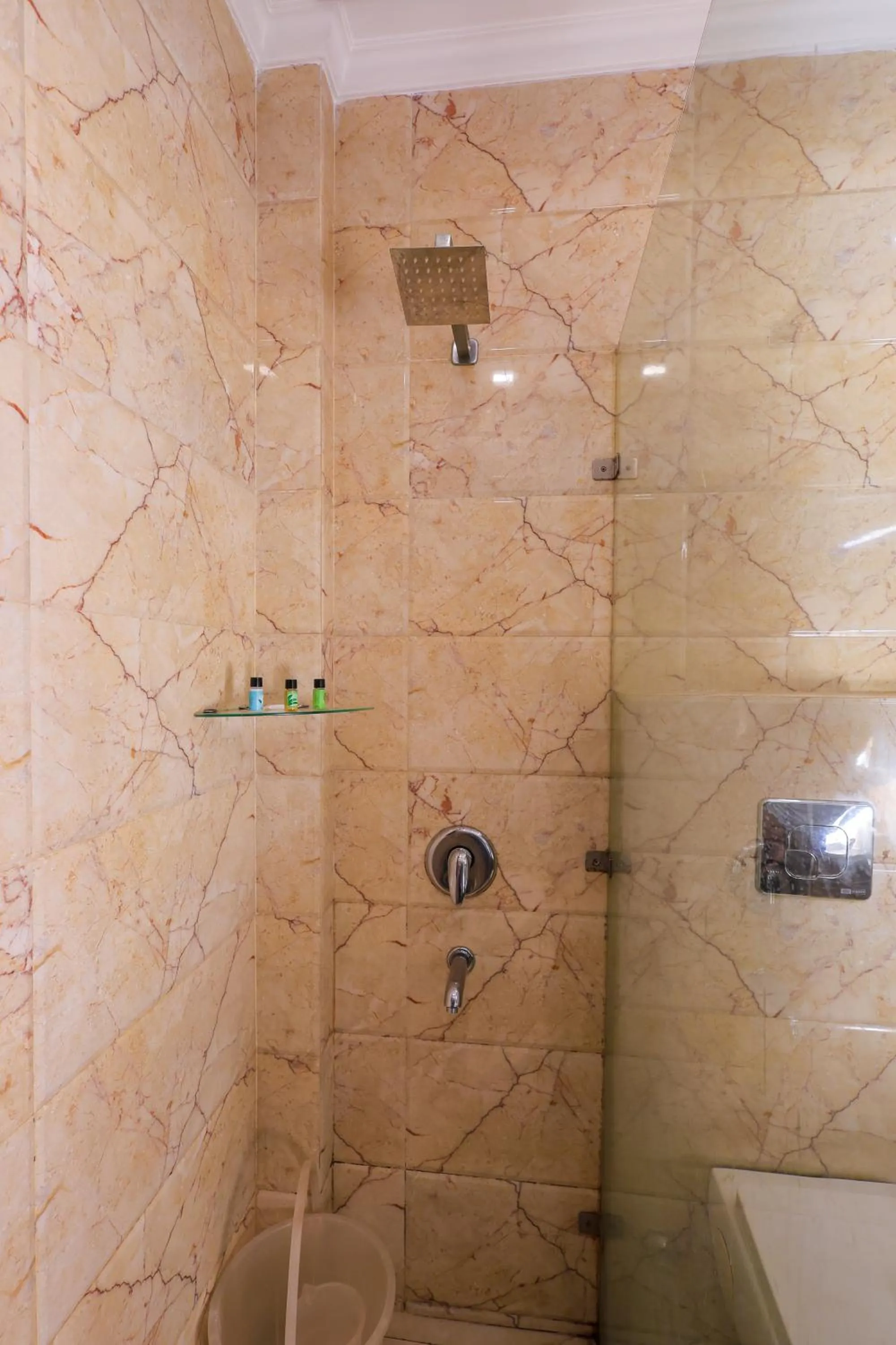 Shower in Nikko Blue - Boutique Hotel