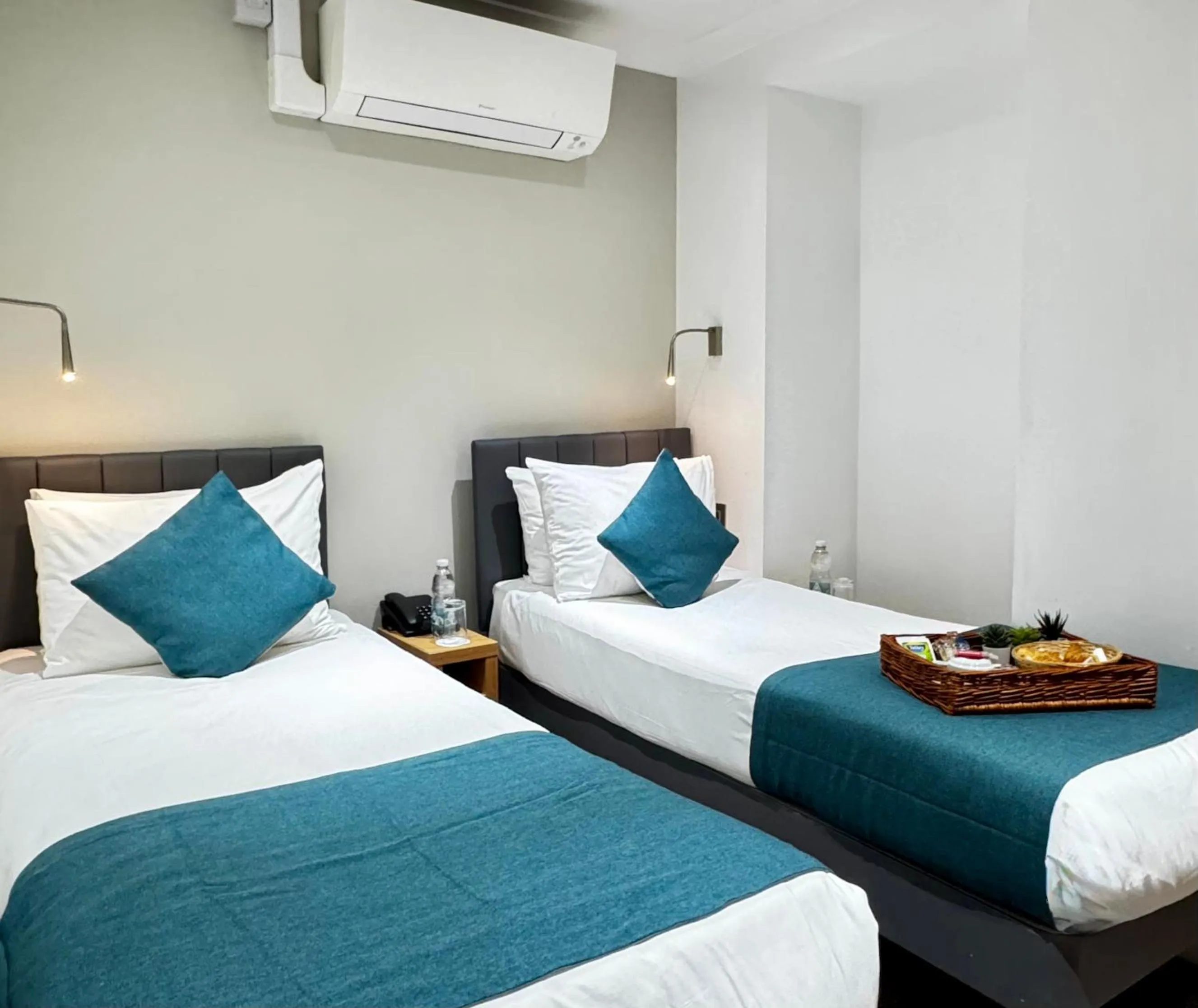 Bedroom, Bed in Queens Park Premier London Hyde Park