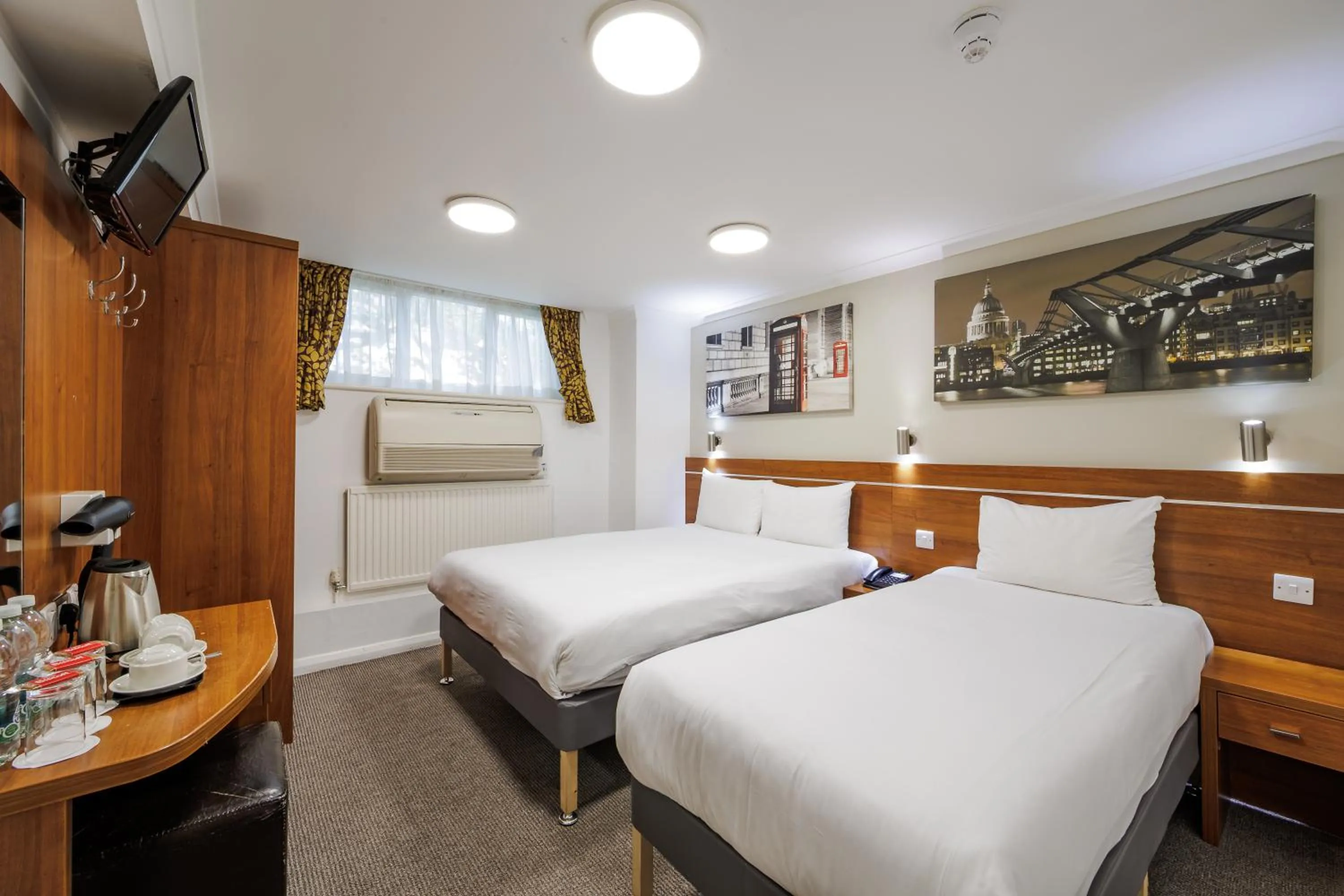 Bed in Queens Park Premier London Hyde Park