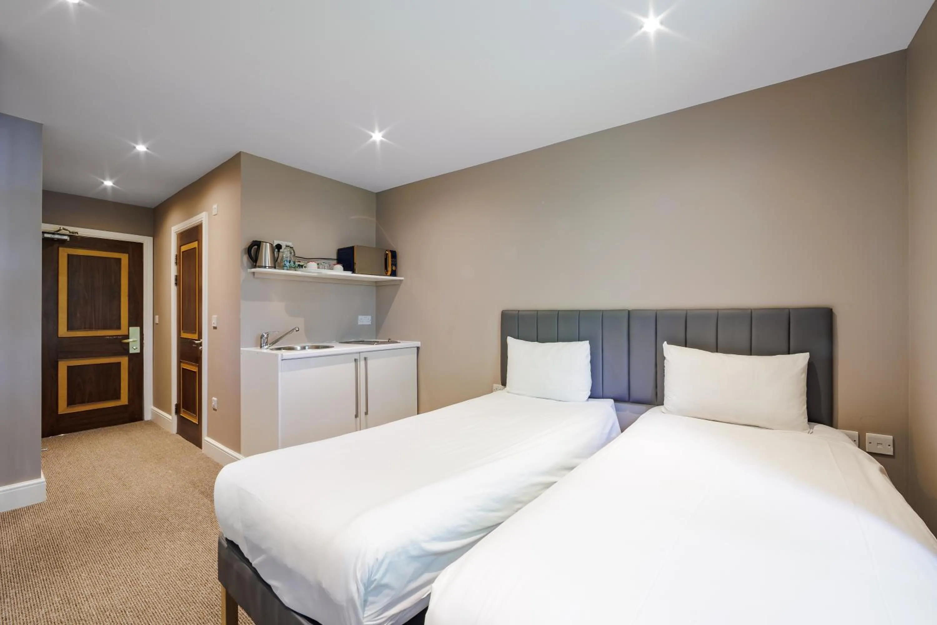 Bed in Queens Park Premier London Hyde Park