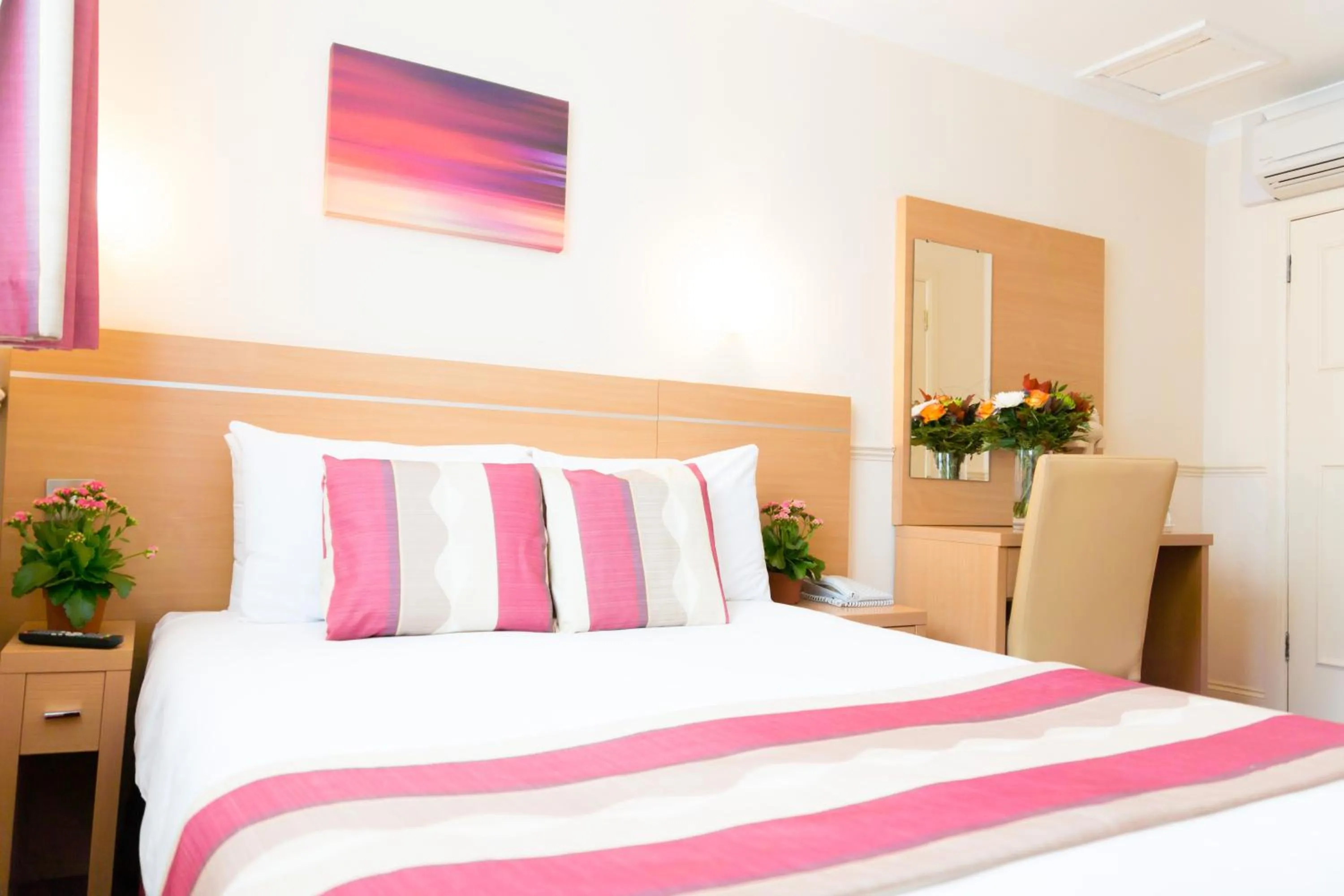 Bed in Queens Park Premier London Hyde Park