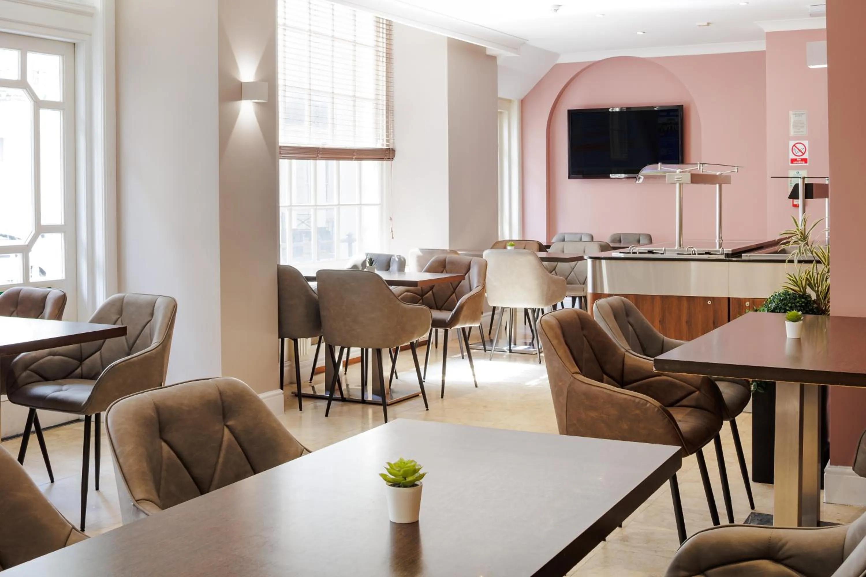 Breakfast in Queens Park Premier London Hyde Park