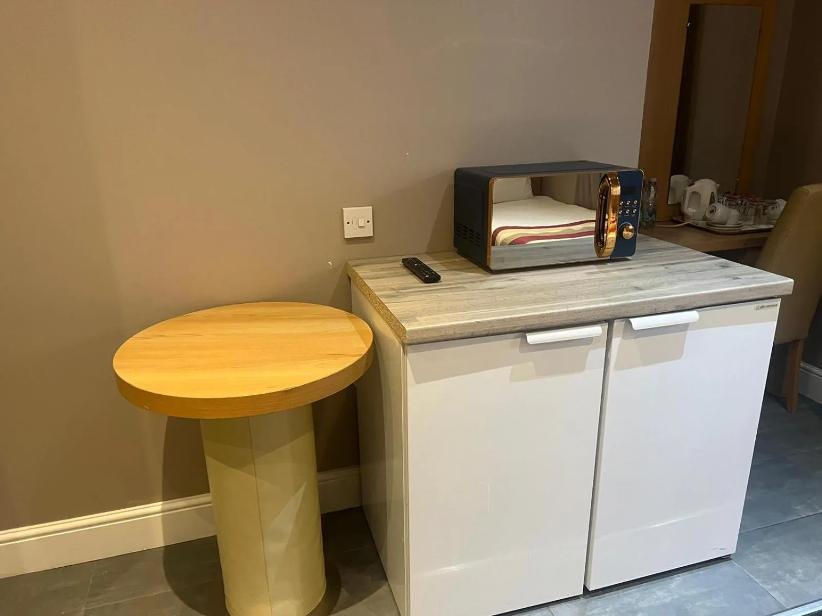 microwave in Queens Park Premier London Hyde Park