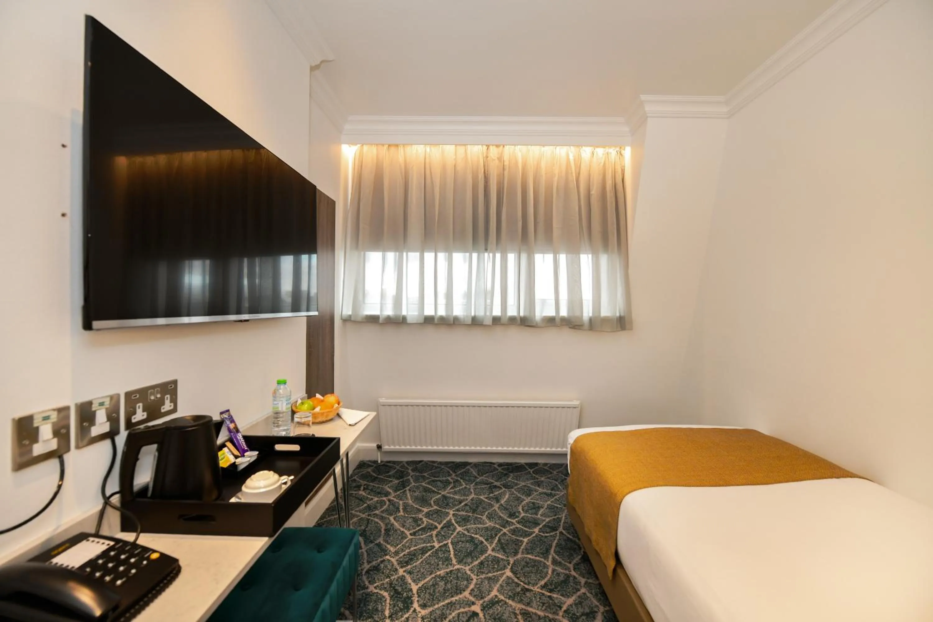 Bedroom, Bed in Queens Park Premier London Hyde Park