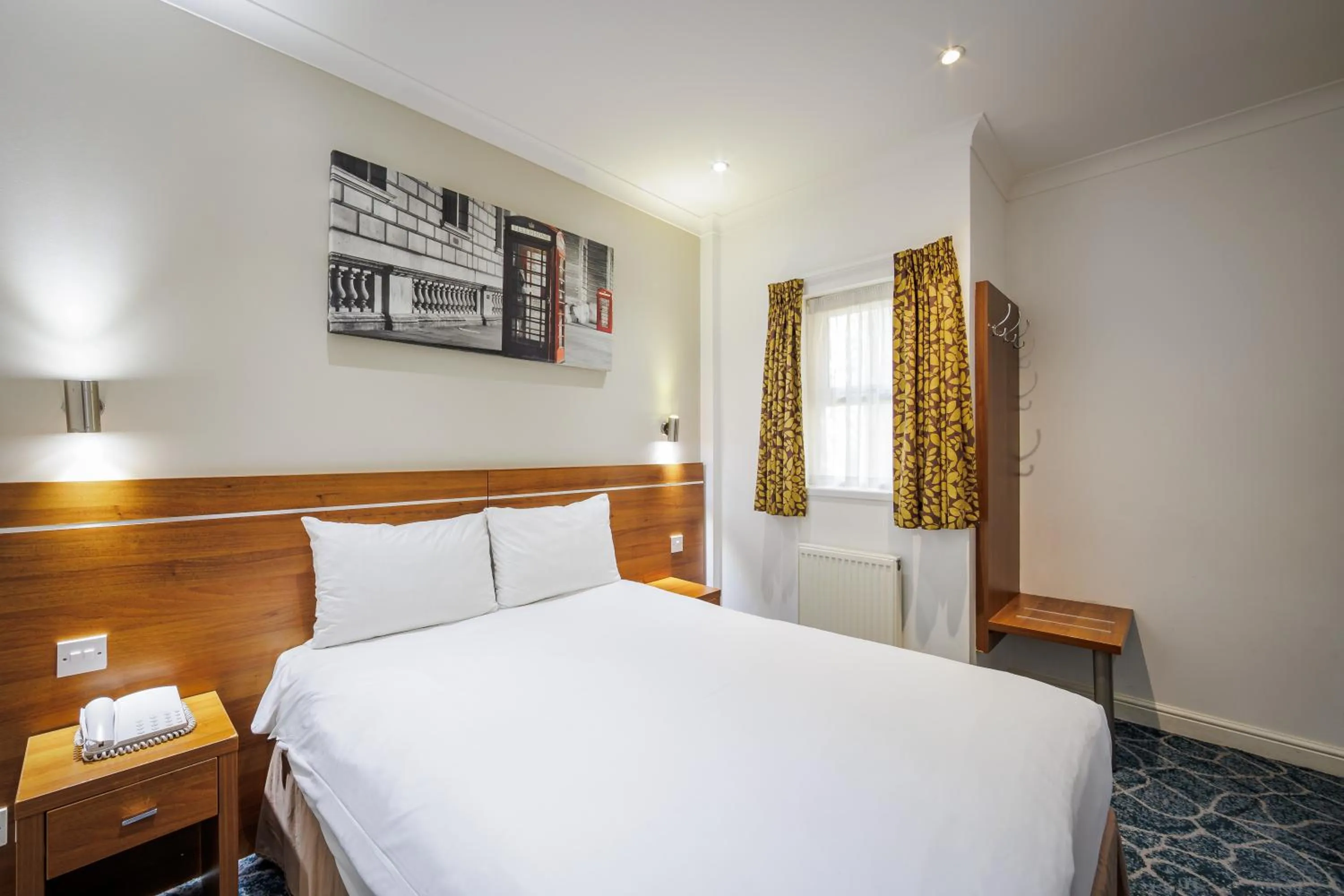 Bed in Queens Park Premier London Hyde Park