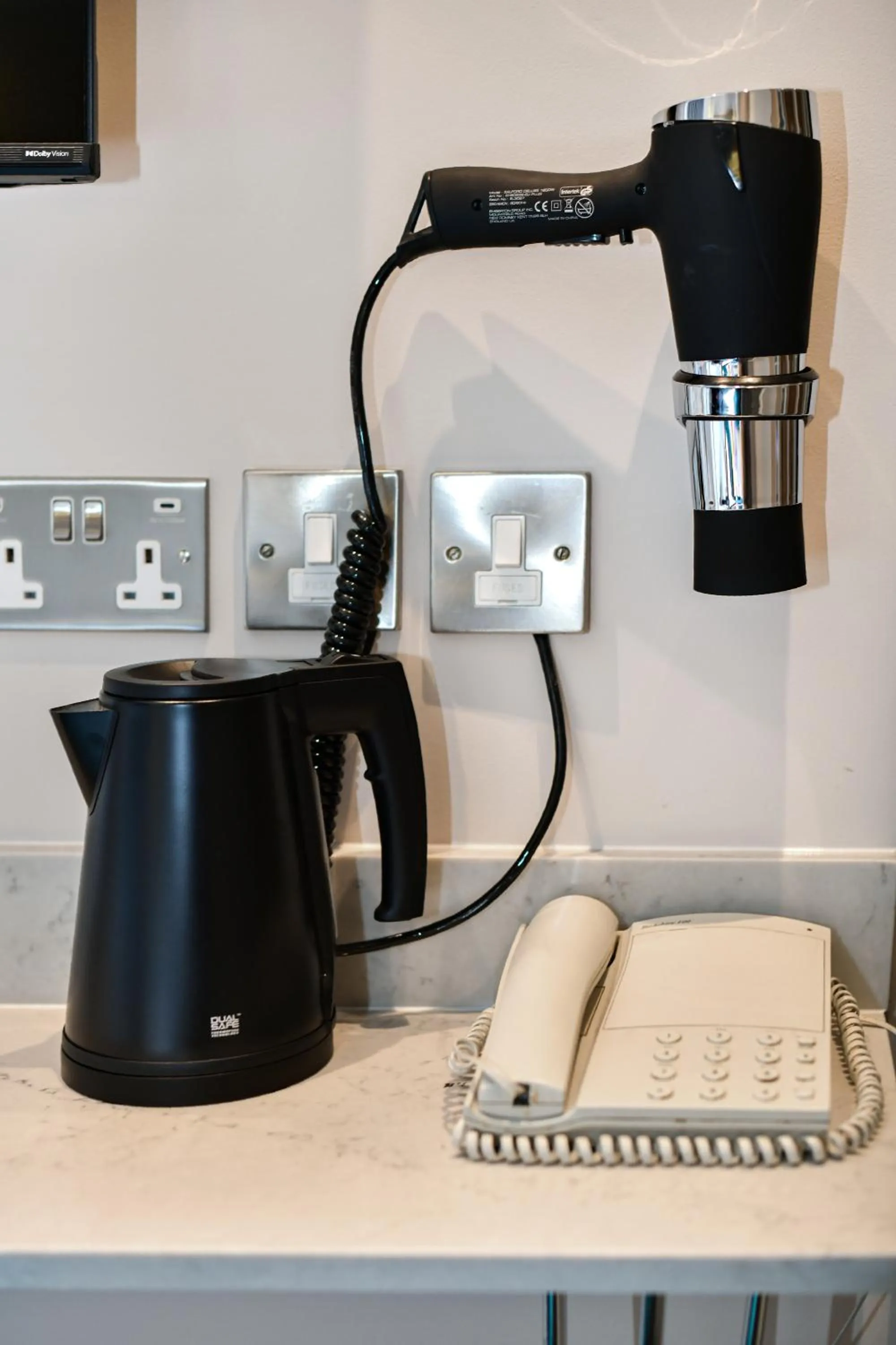 Coffee/tea facilities in Queens Park Premier London Hyde Park