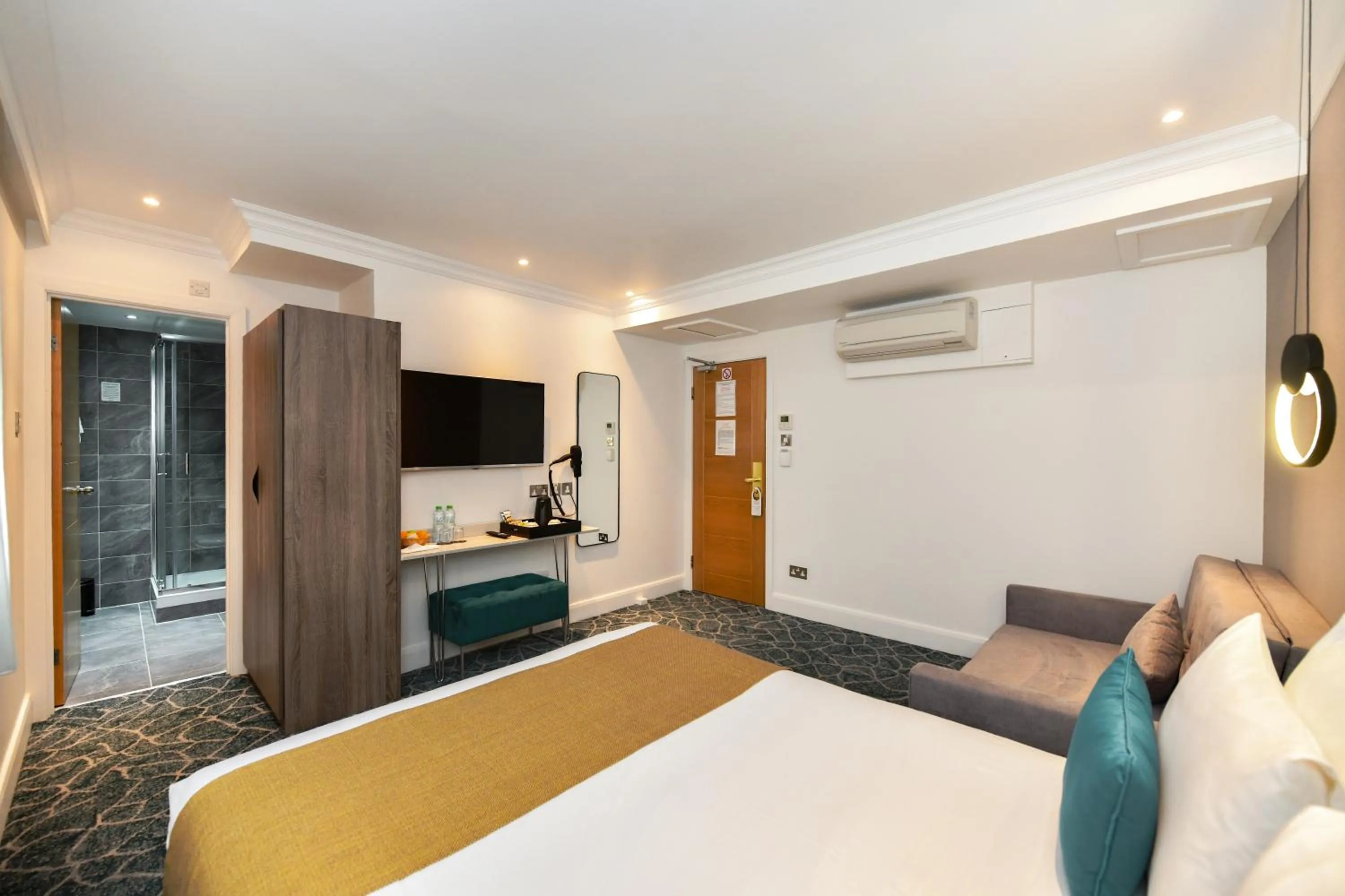 Bed in Queens Park Premier London Hyde Park