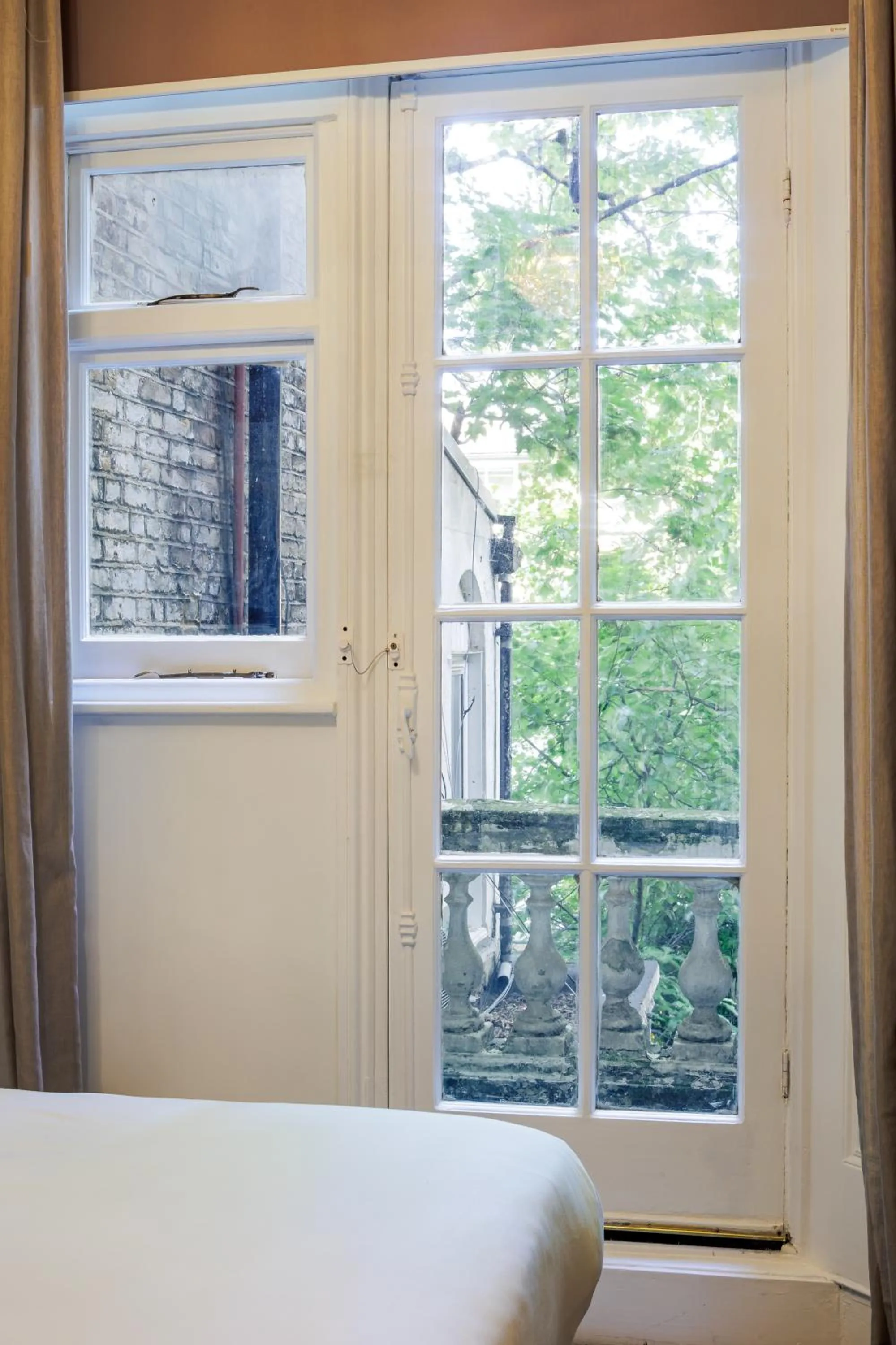 Bed in Queens Park Premier London Hyde Park