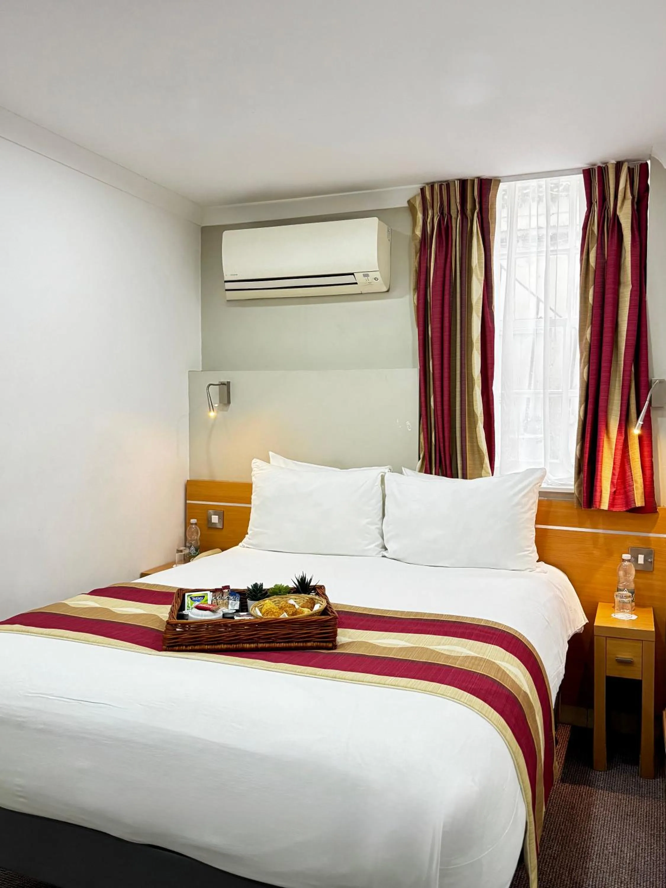 Bed in Queens Park Premier London Hyde Park