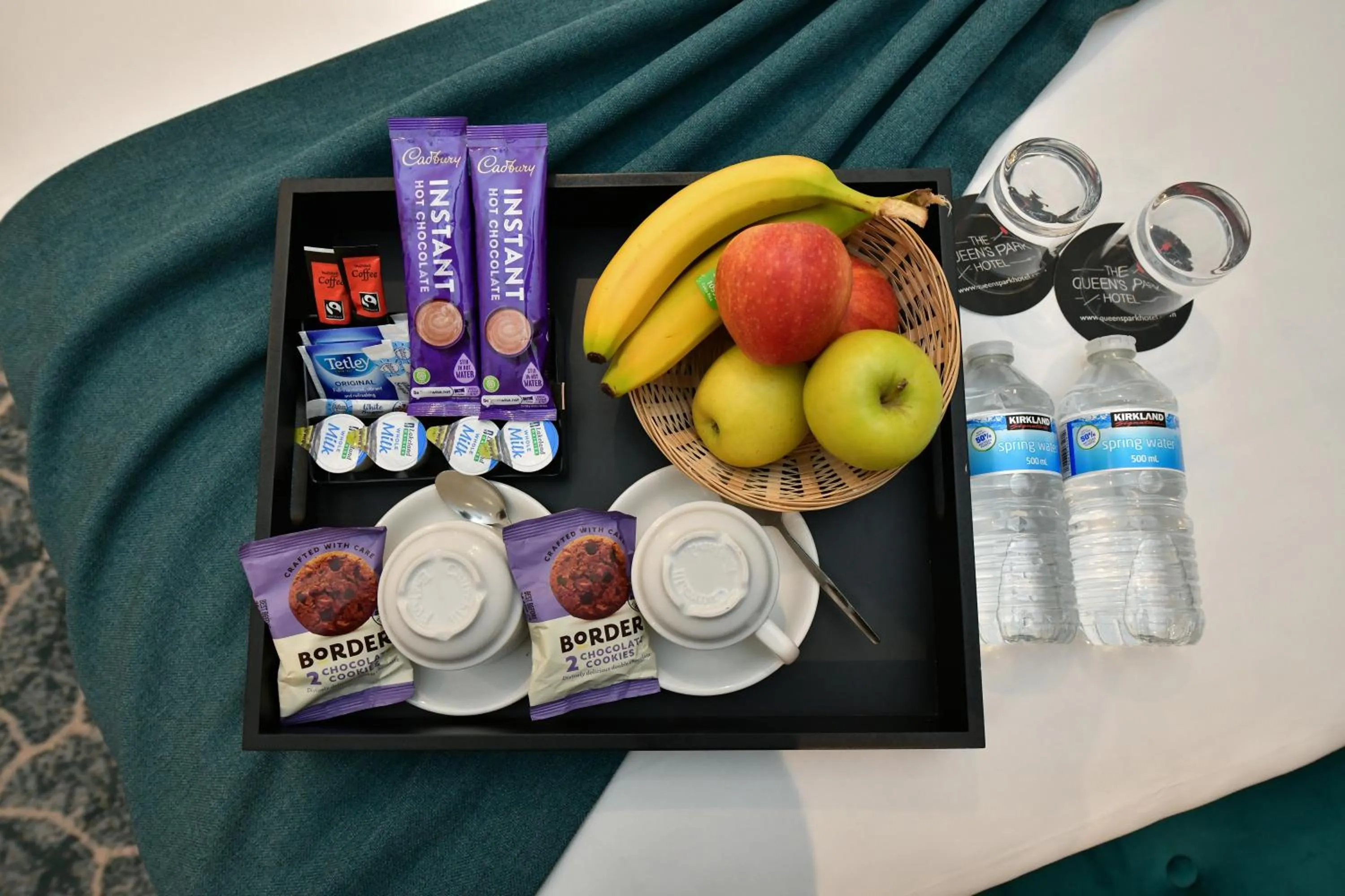 Food and drinks in Queens Park Premier London Hyde Park