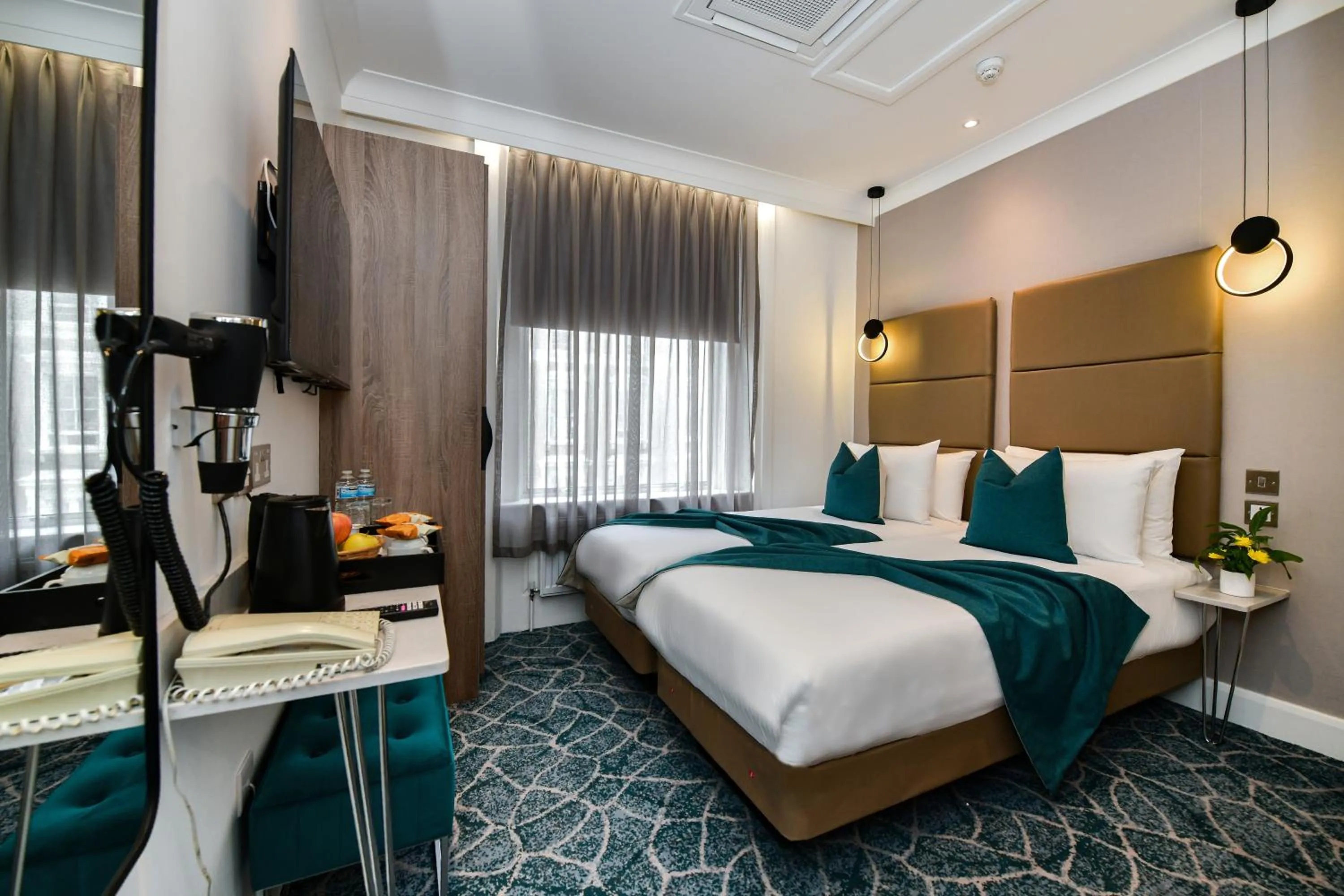 Bed in Queens Park Premier London Hyde Park