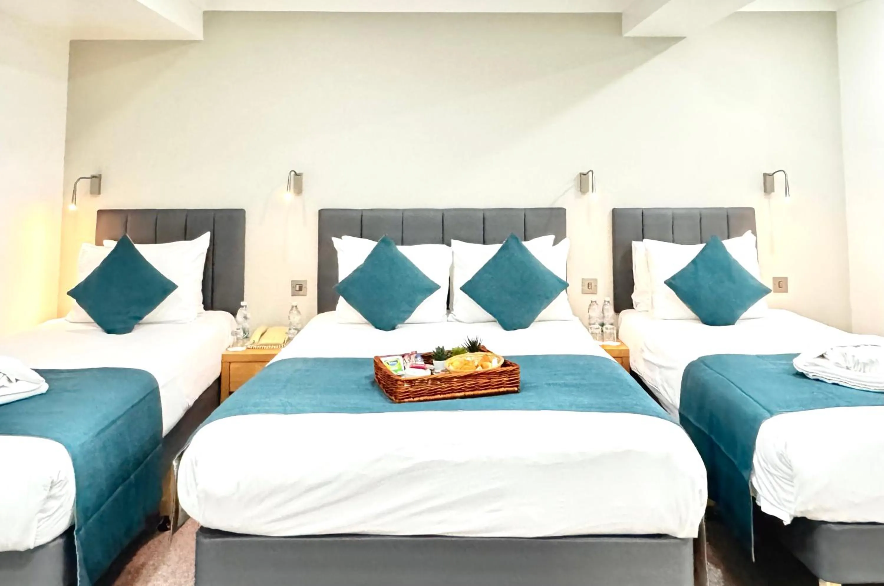 Bedroom, Bed in Queens Park Premier London Hyde Park