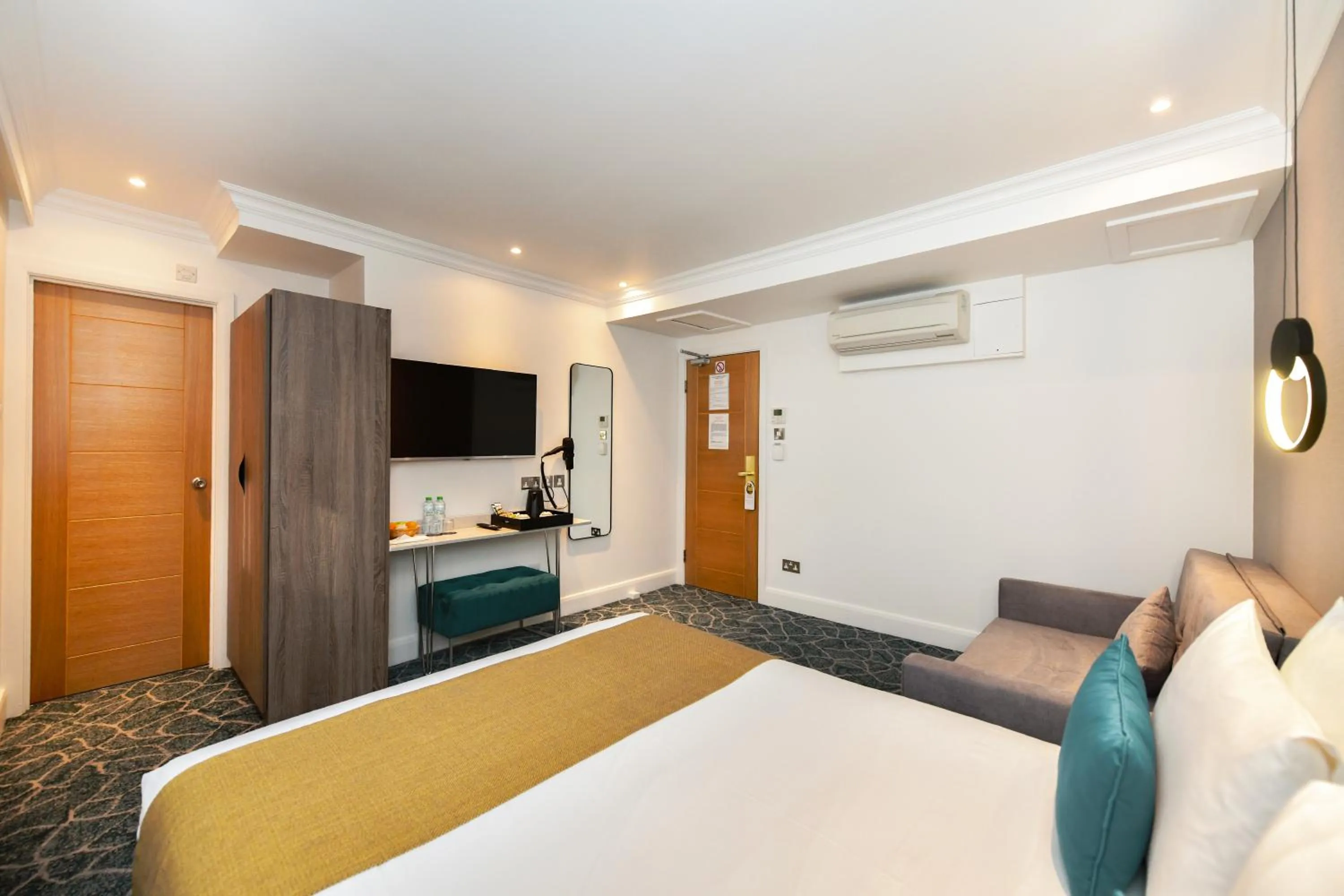 Bedroom, Bed in Queens Park Premier London Hyde Park