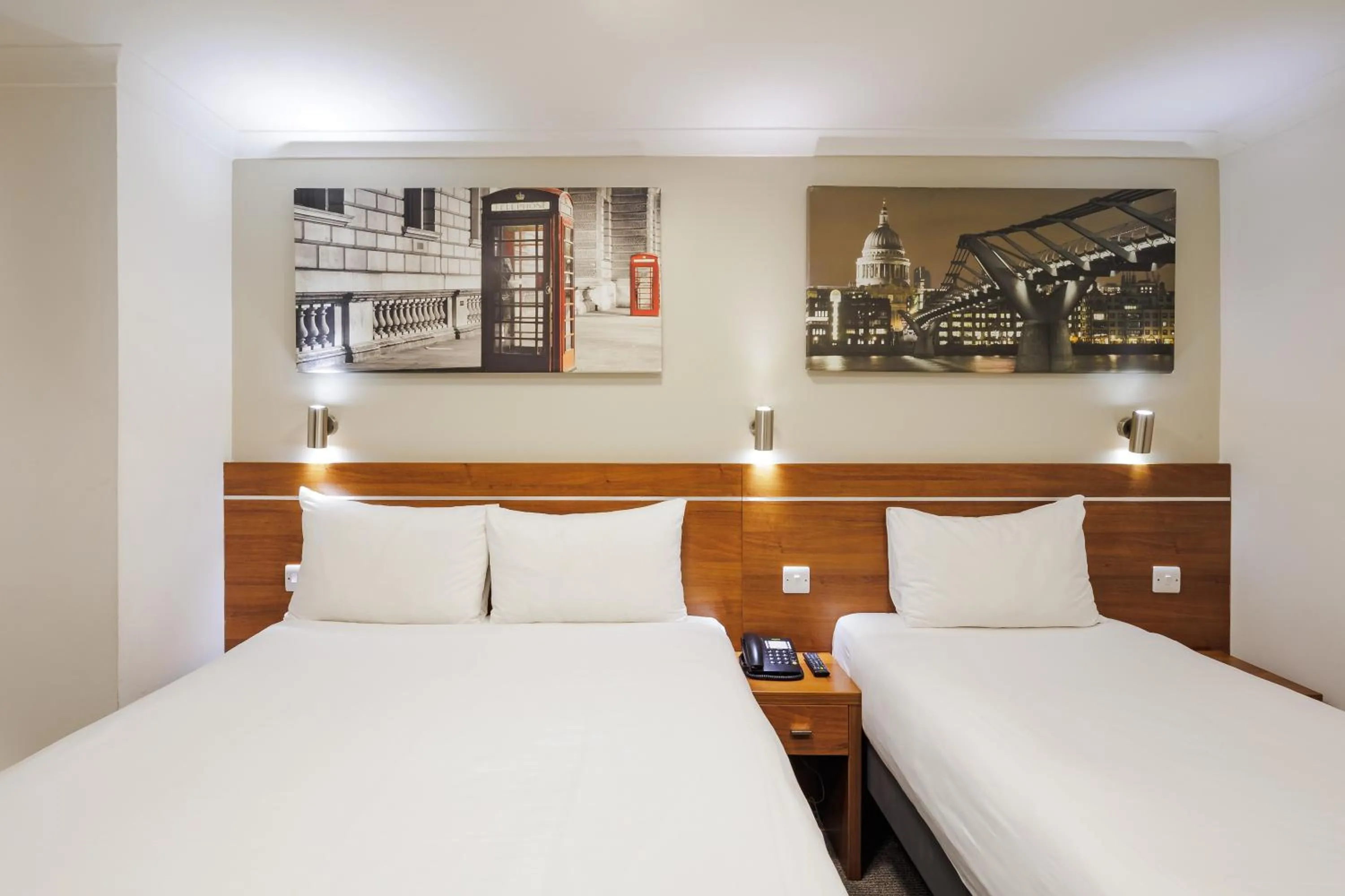 Bed in Queens Park Premier London Hyde Park