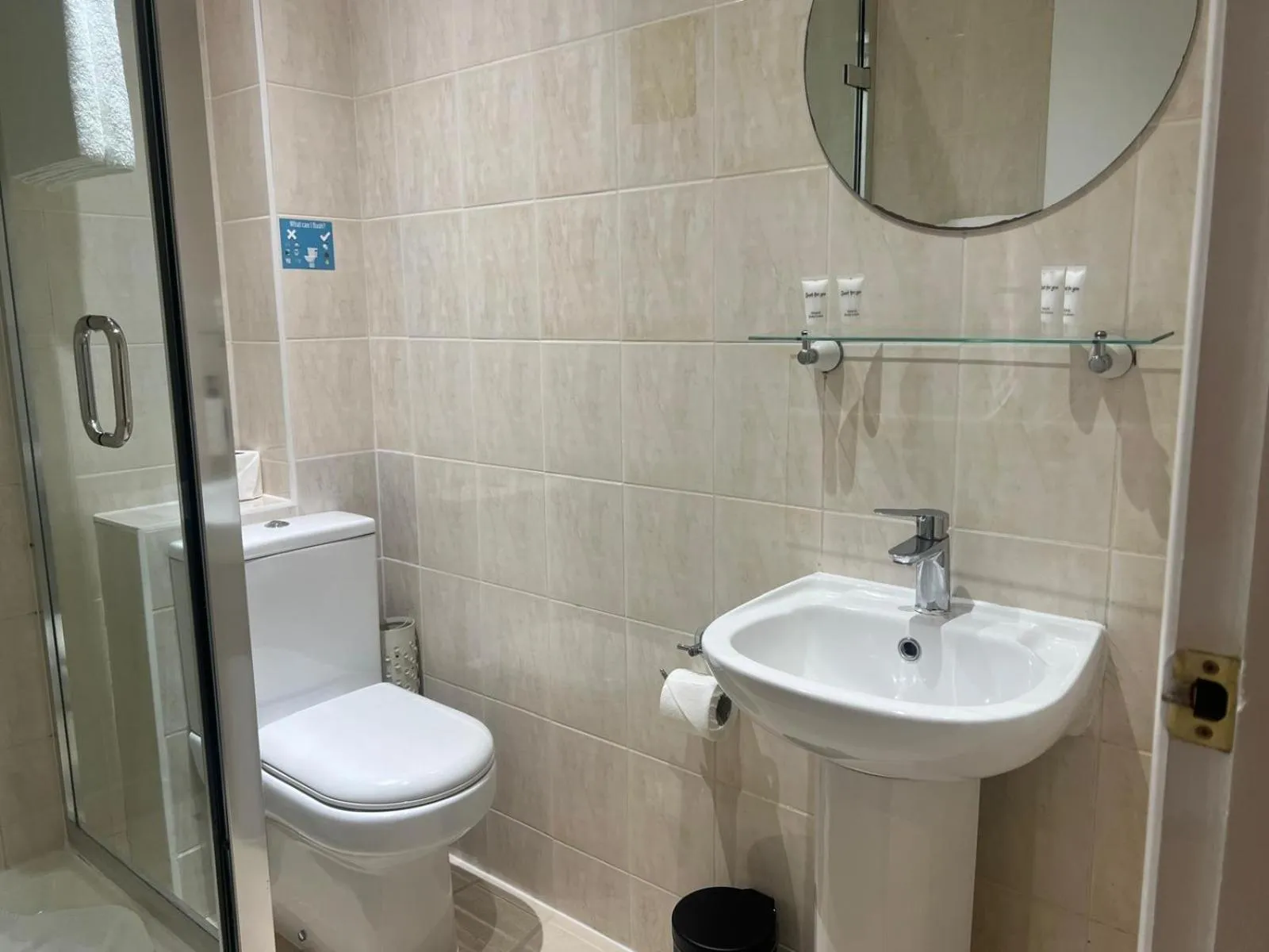 Toilet in Queens Park Premier London Hyde Park