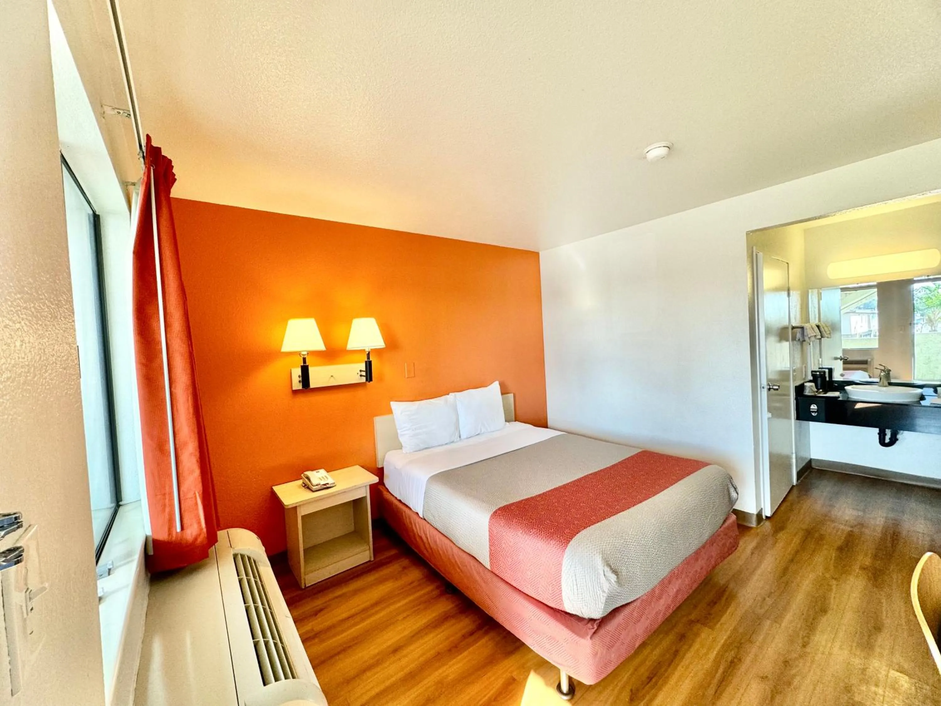 Bedroom, Bed in Studio 6 Bellflower CA Los Angeles