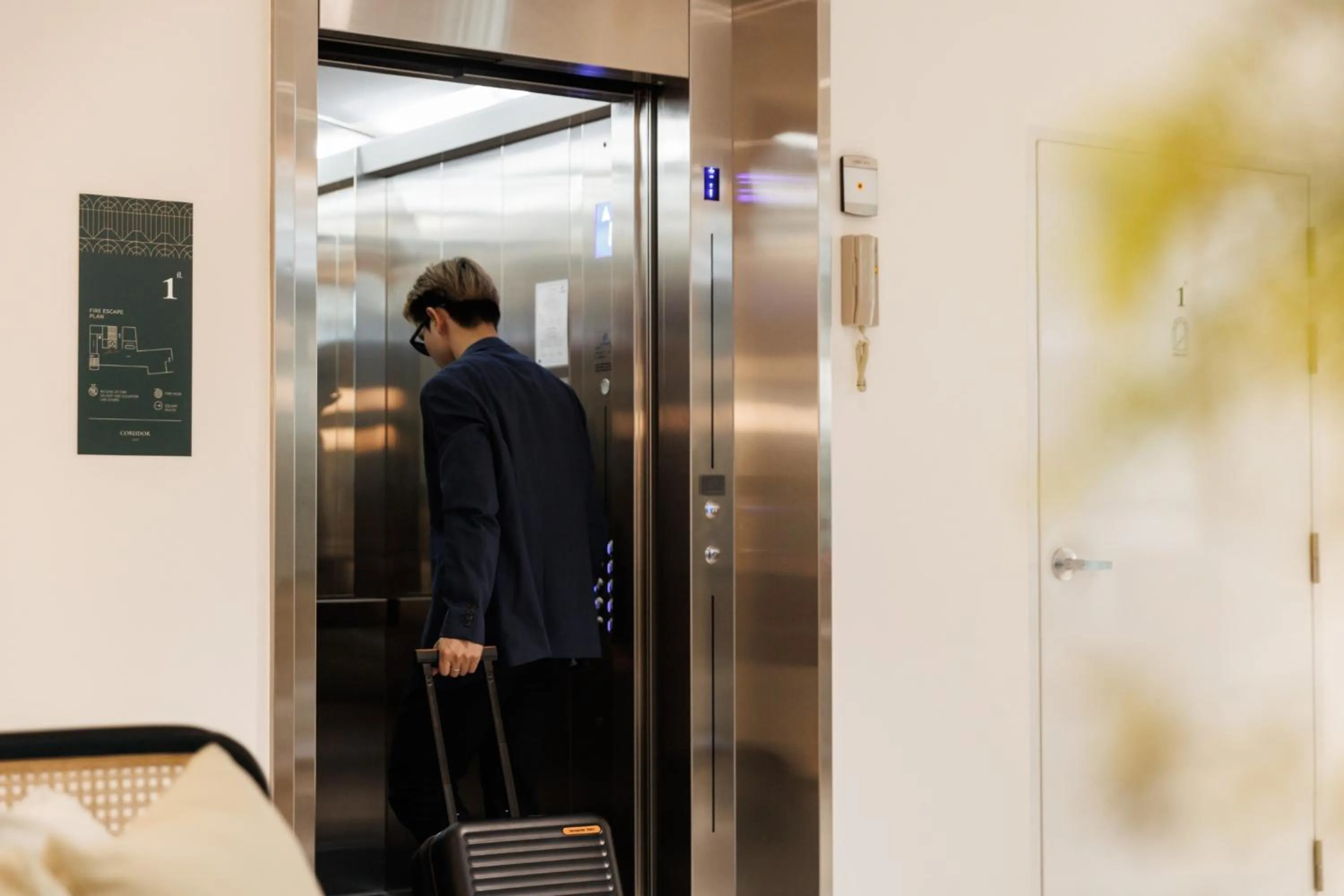 Area and facilities in CORRIDOR 2407