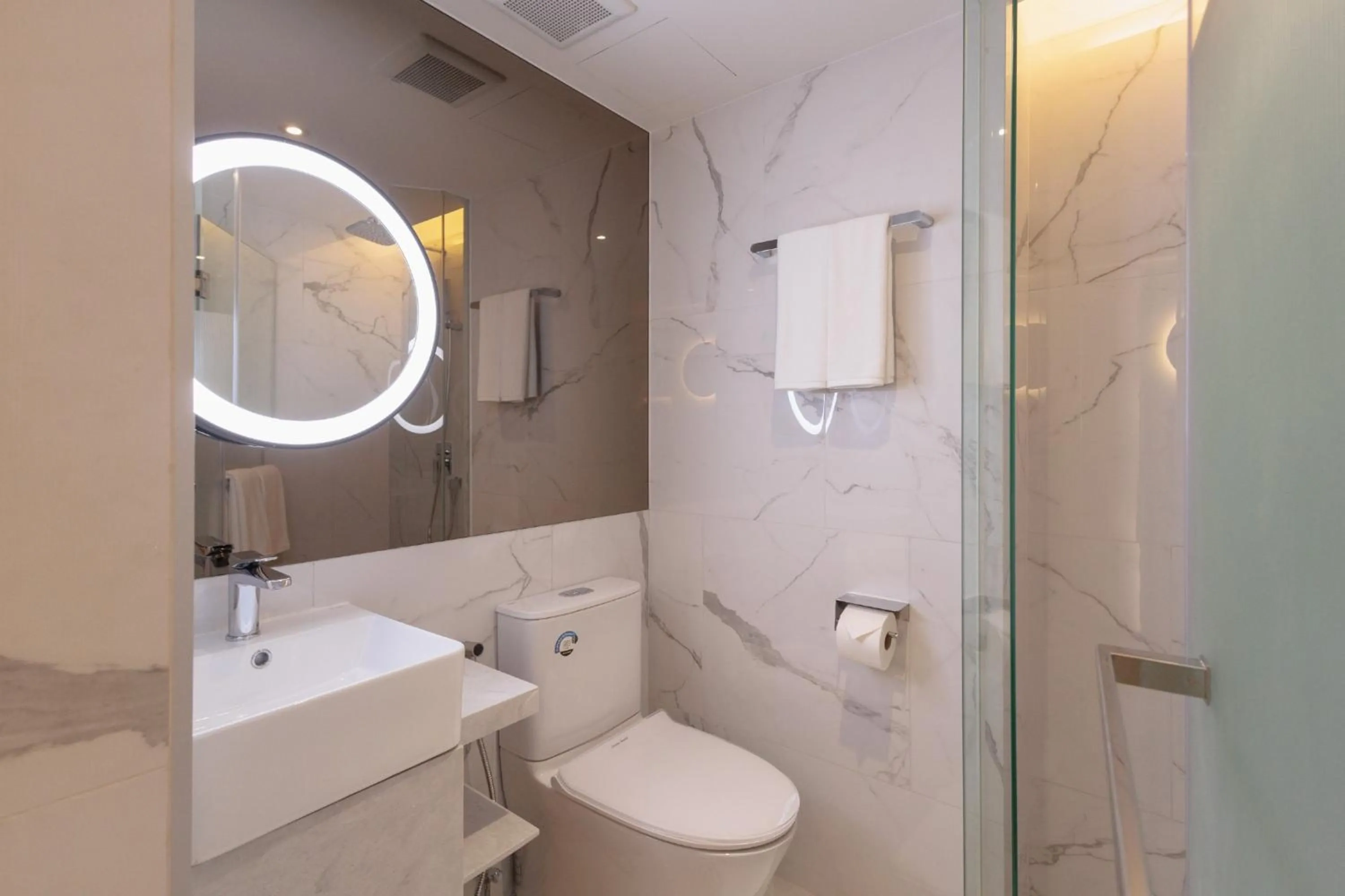 Shower in CORRIDOR 2407