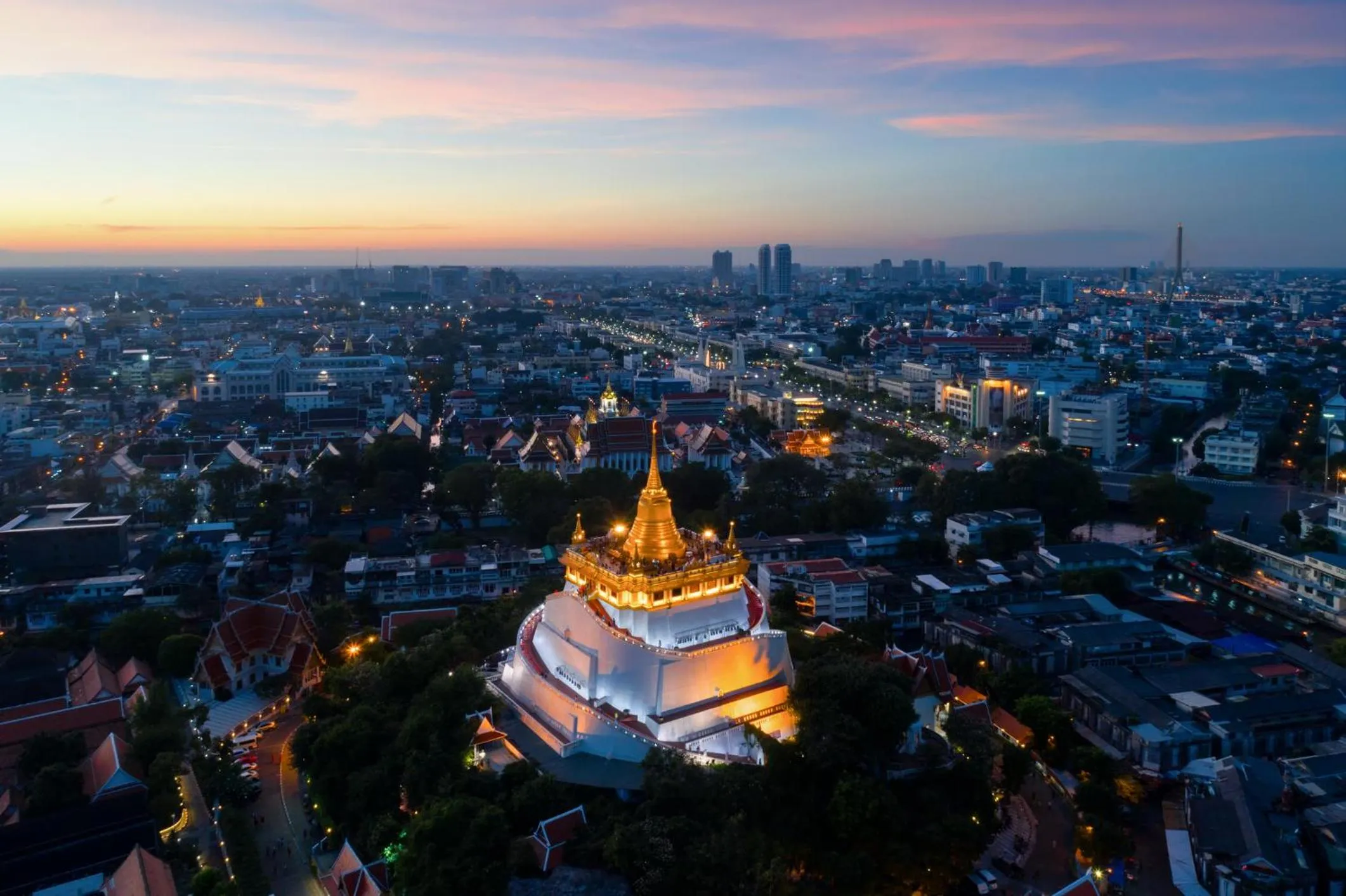 Nearby landmark in CORRIDOR 2407