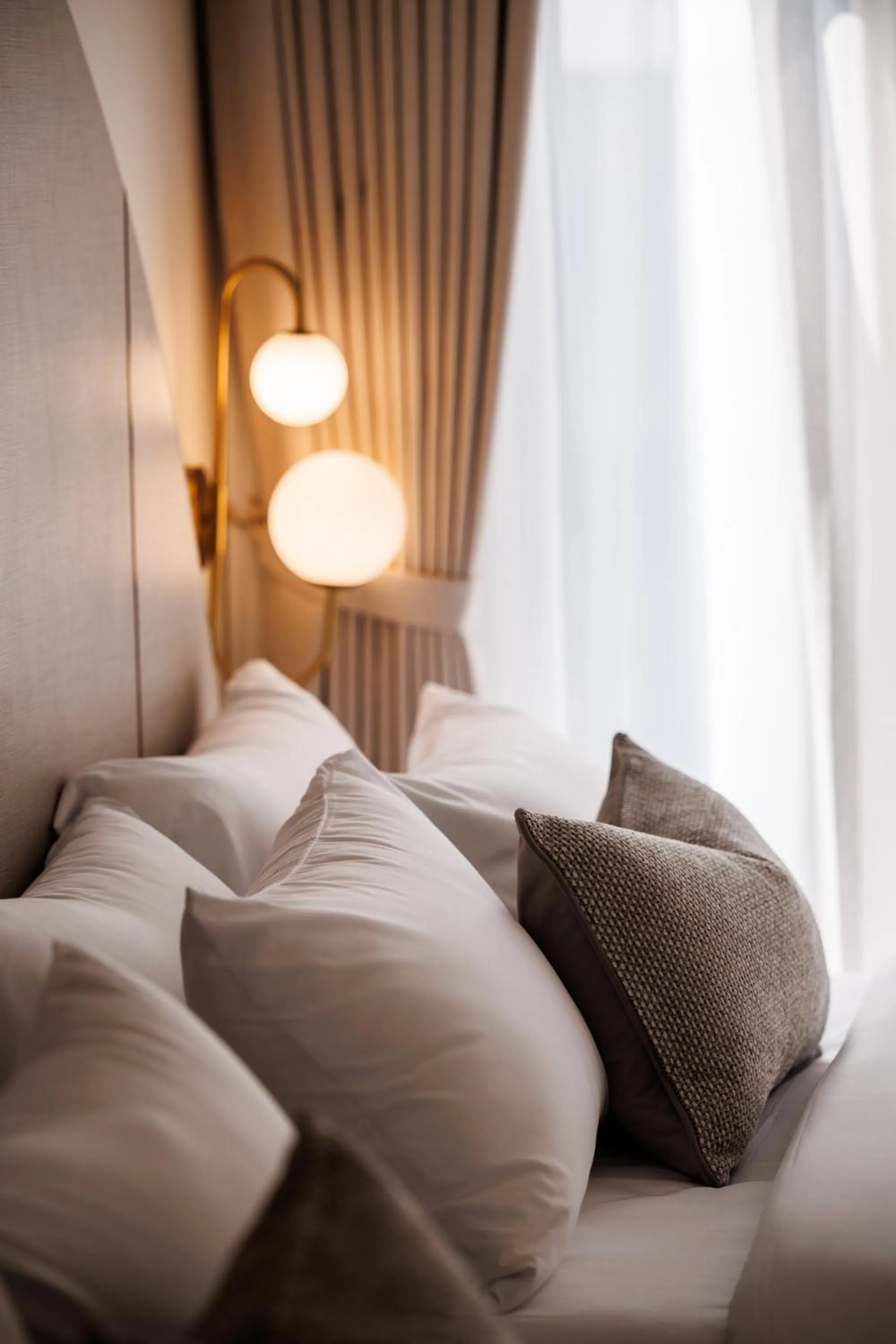 Bed in CORRIDOR 2407