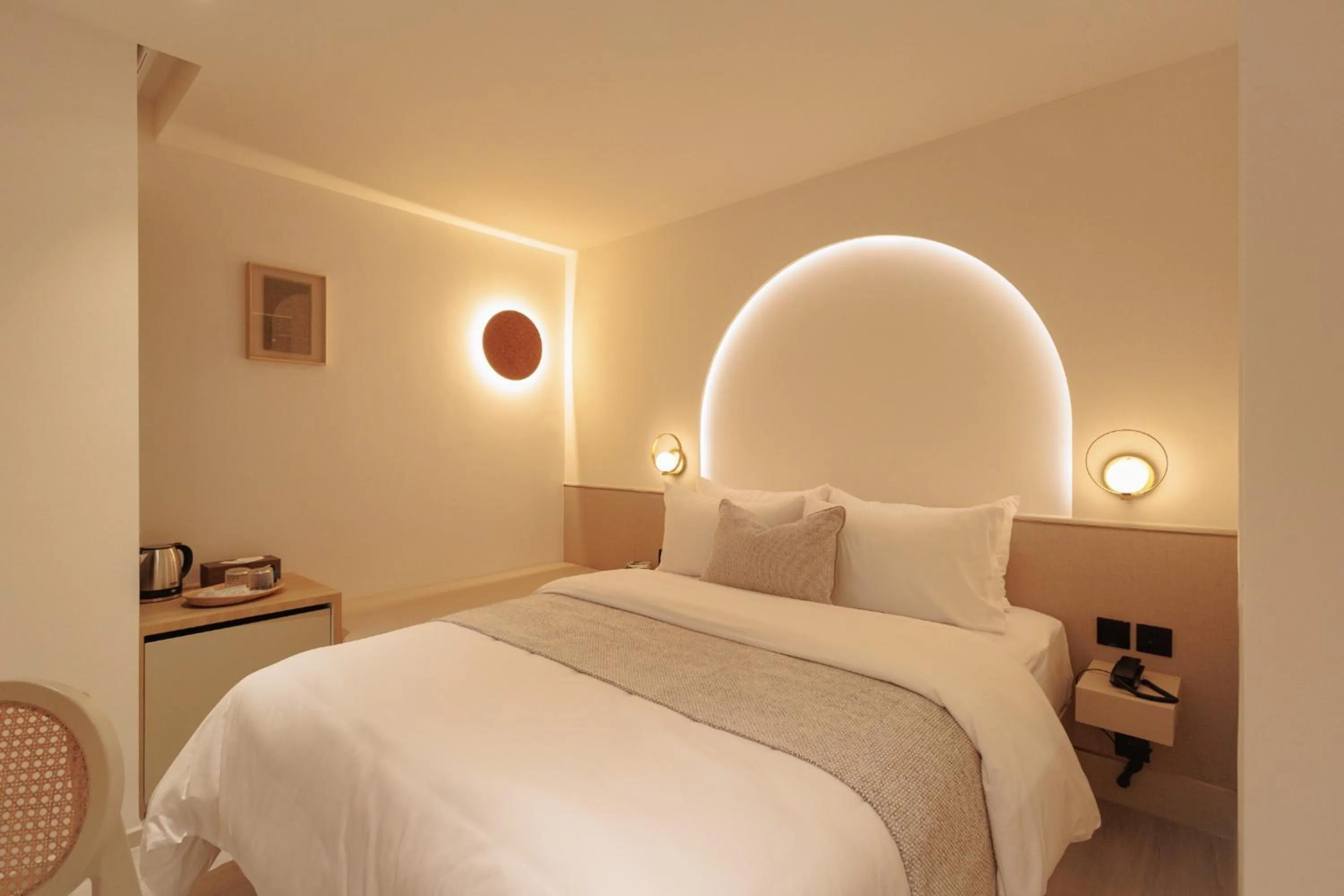 Photo of the whole room, Bed in CORRIDOR 2407