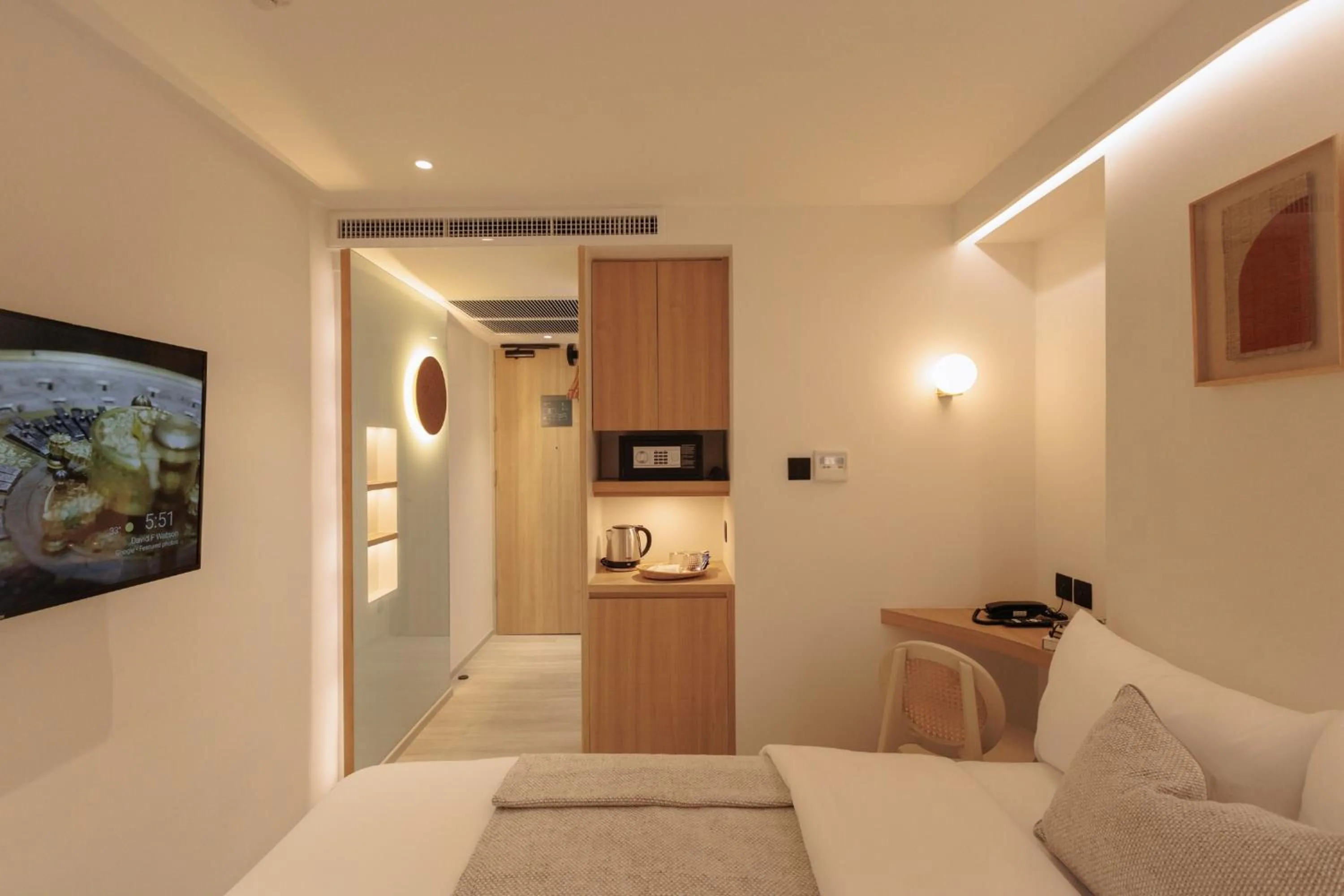 Bed in CORRIDOR 2407