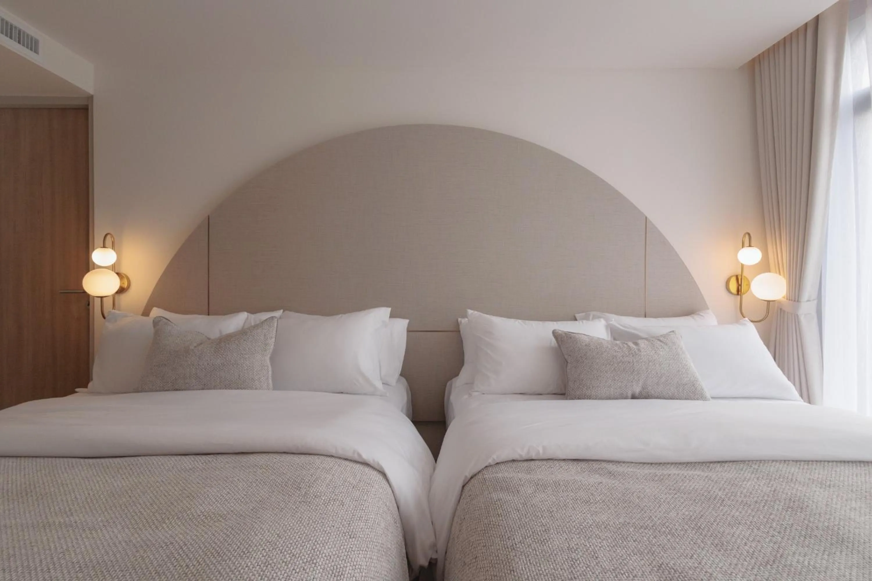 Bed in CORRIDOR 2407