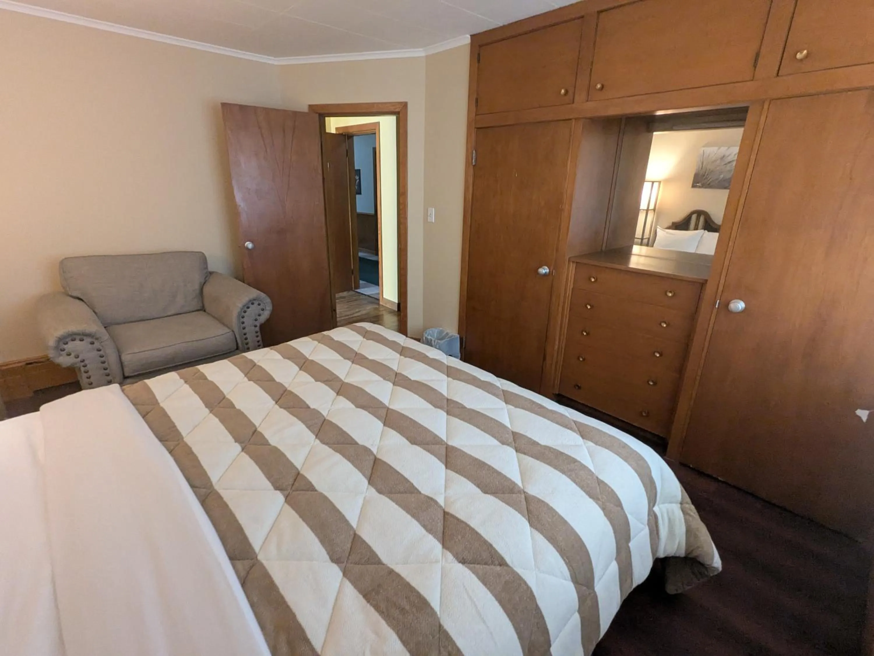 Bed in Mariner motor hotel